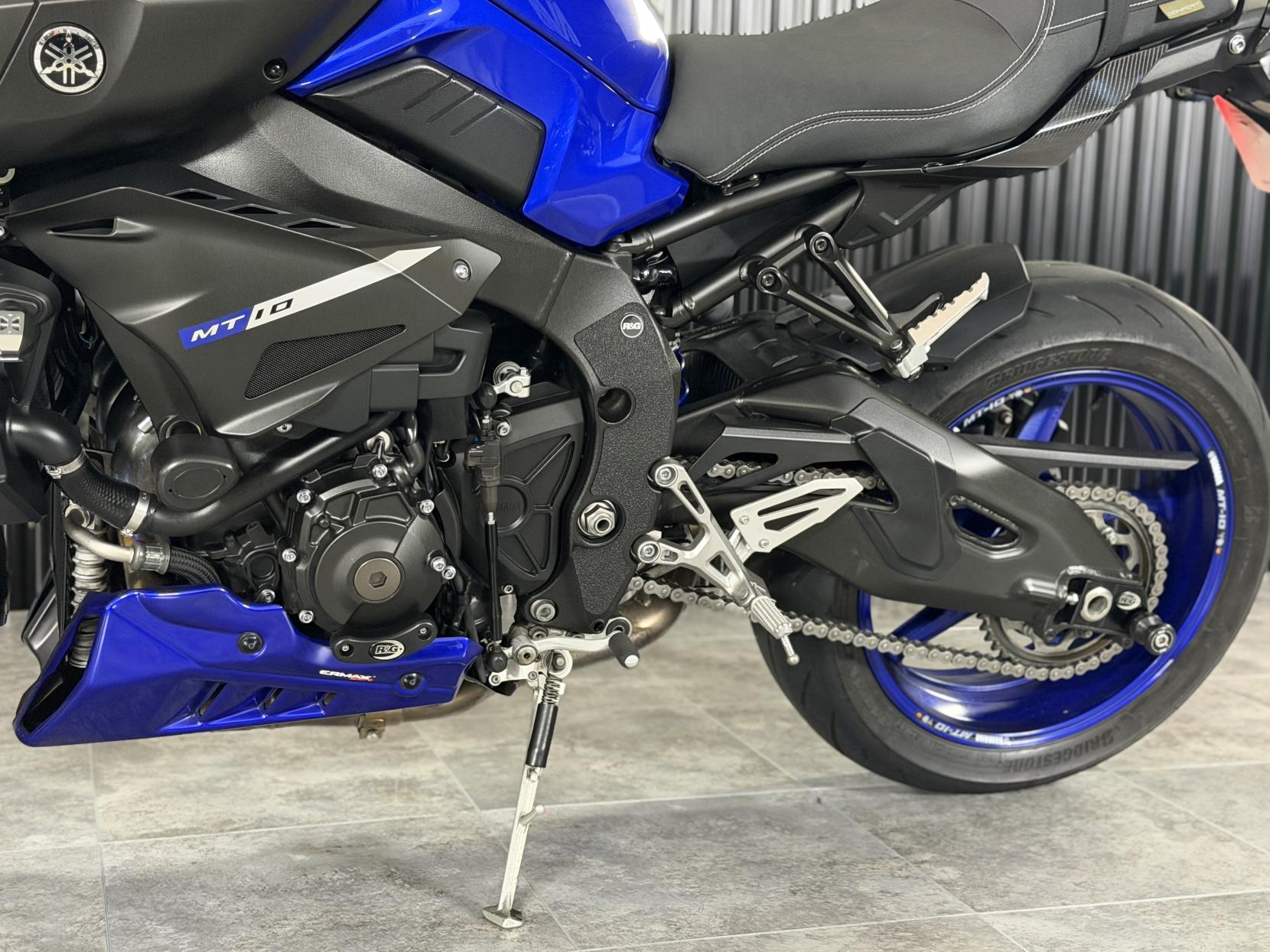 Yamaha MT-10 1000 Hyper-naked Petrol Manual Euro 4 (160 ps)