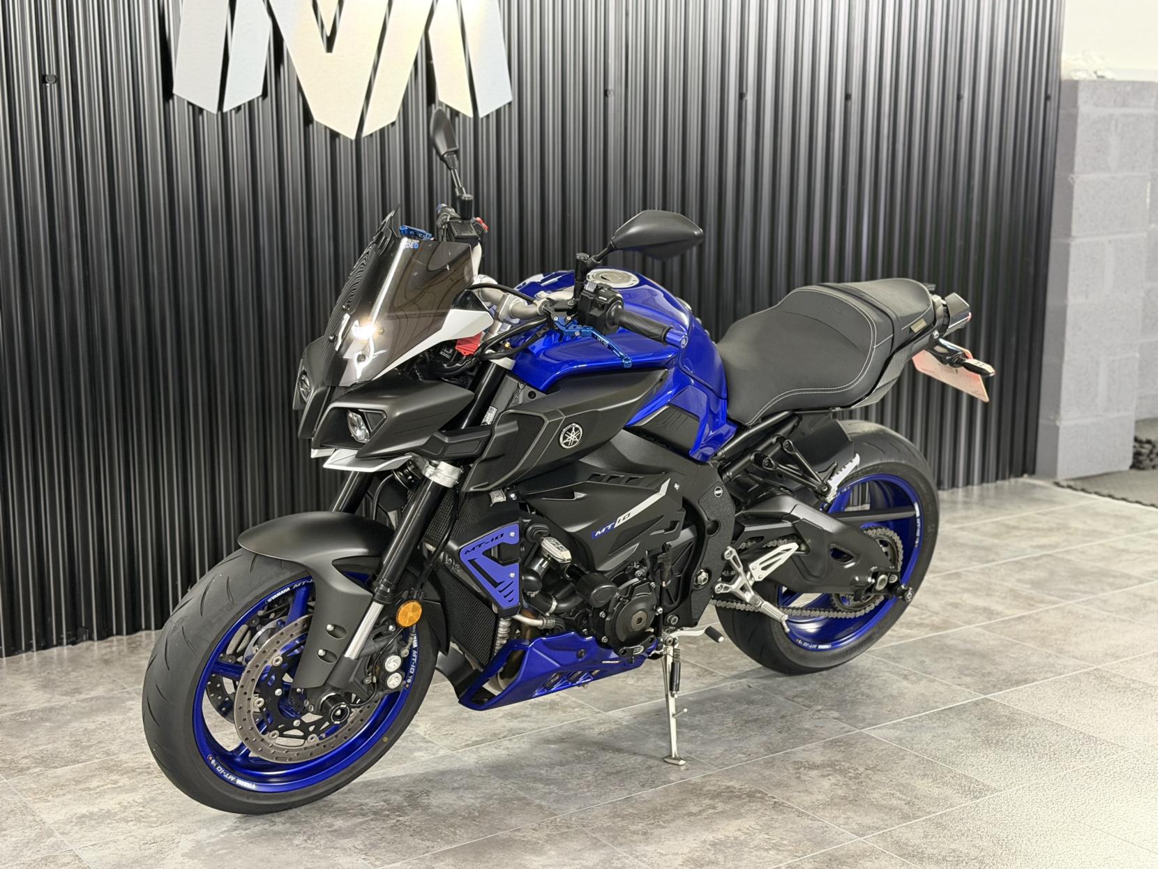 Yamaha MT-10 1000 Hyper-naked Petrol Manual Euro 4 (160 ps)