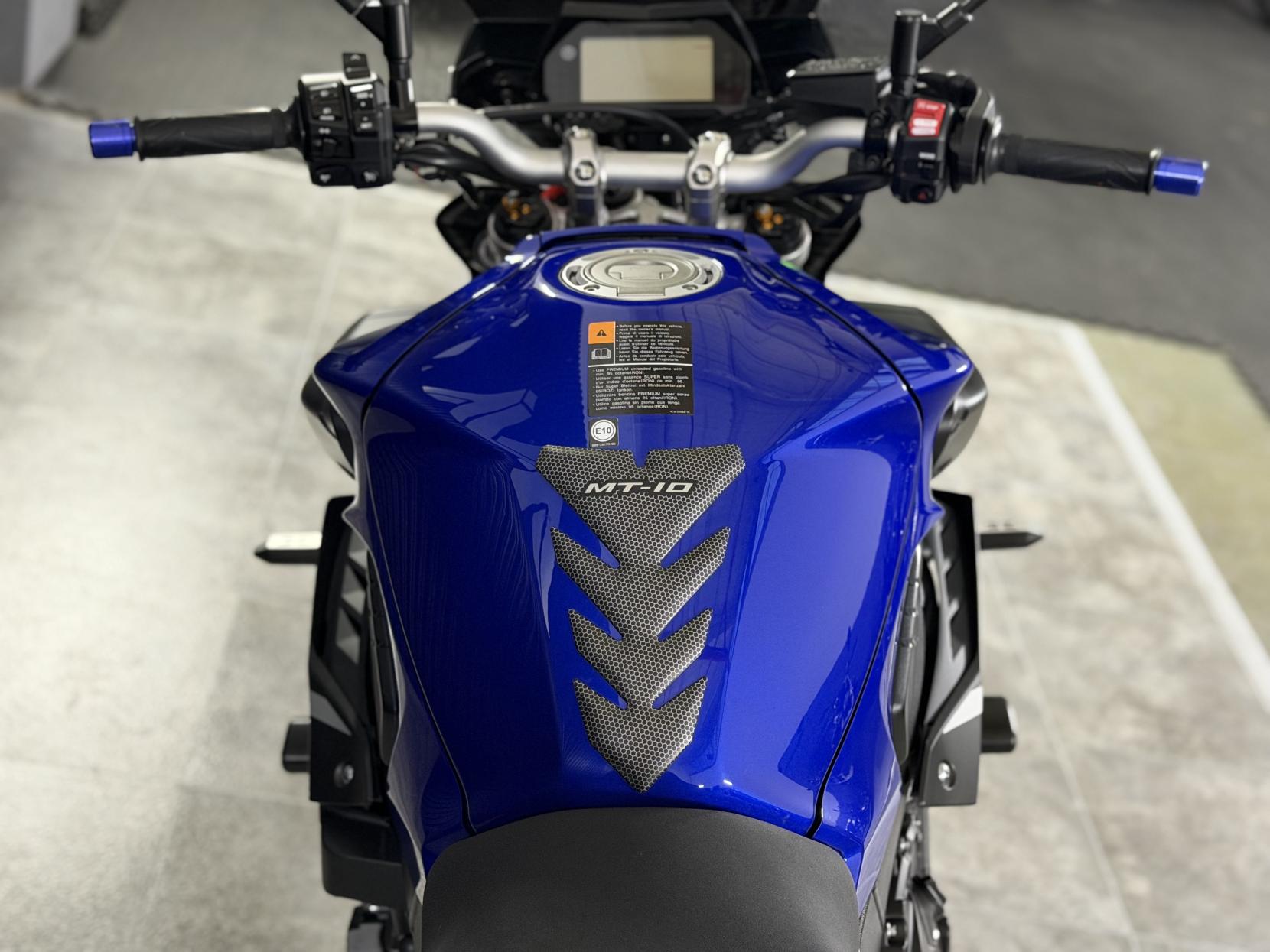 Yamaha MT-10 1000 Hyper-naked Petrol Manual Euro 4 (160 ps)