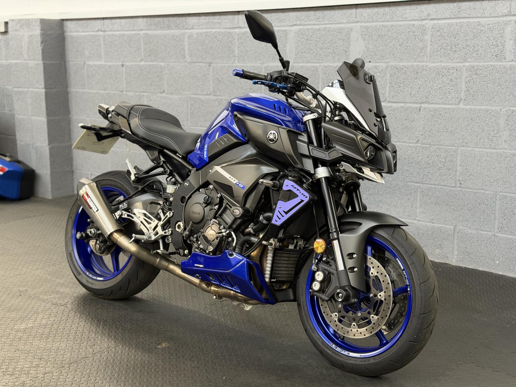 Yamaha MT-10 1000 Hyper-naked Petrol Manual Euro 4 (160 ps)