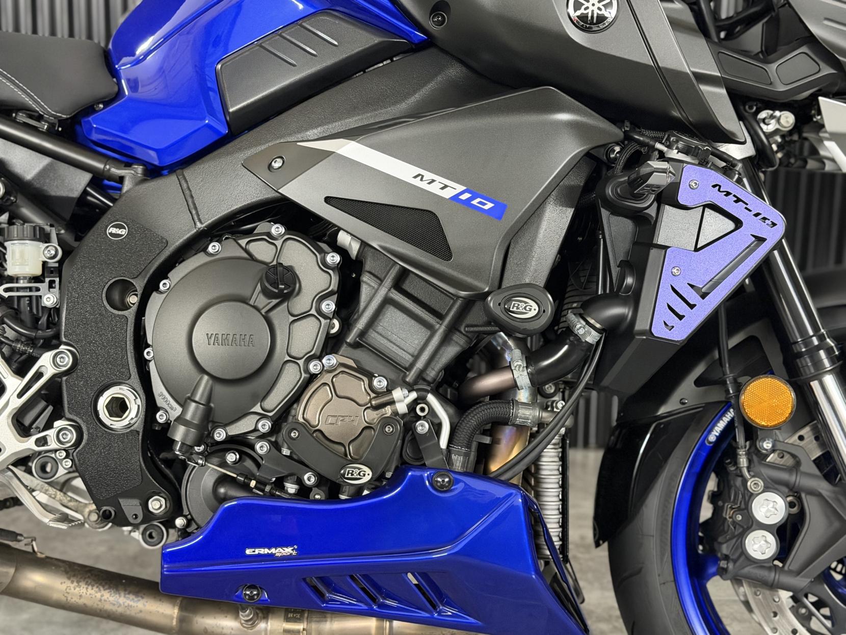 Yamaha MT-10 1000 Hyper-naked Petrol Manual Euro 4 (160 ps)