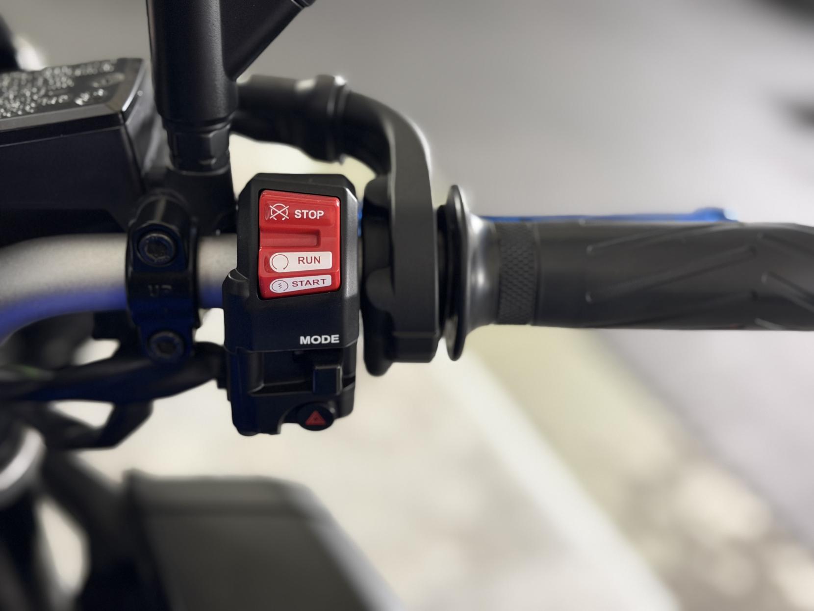 Yamaha MT-10 1000 Hyper-naked Petrol Manual Euro 4 (160 ps)