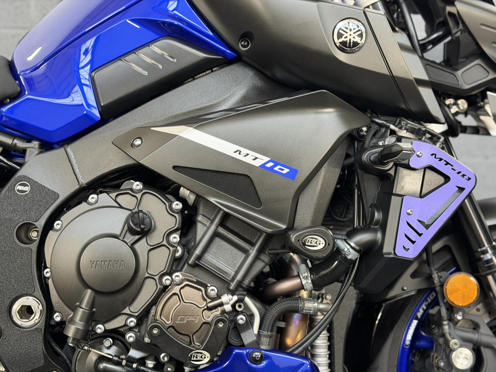 Yamaha MT-10 1000 Hyper-naked Petrol Manual Euro 4 (160 ps)