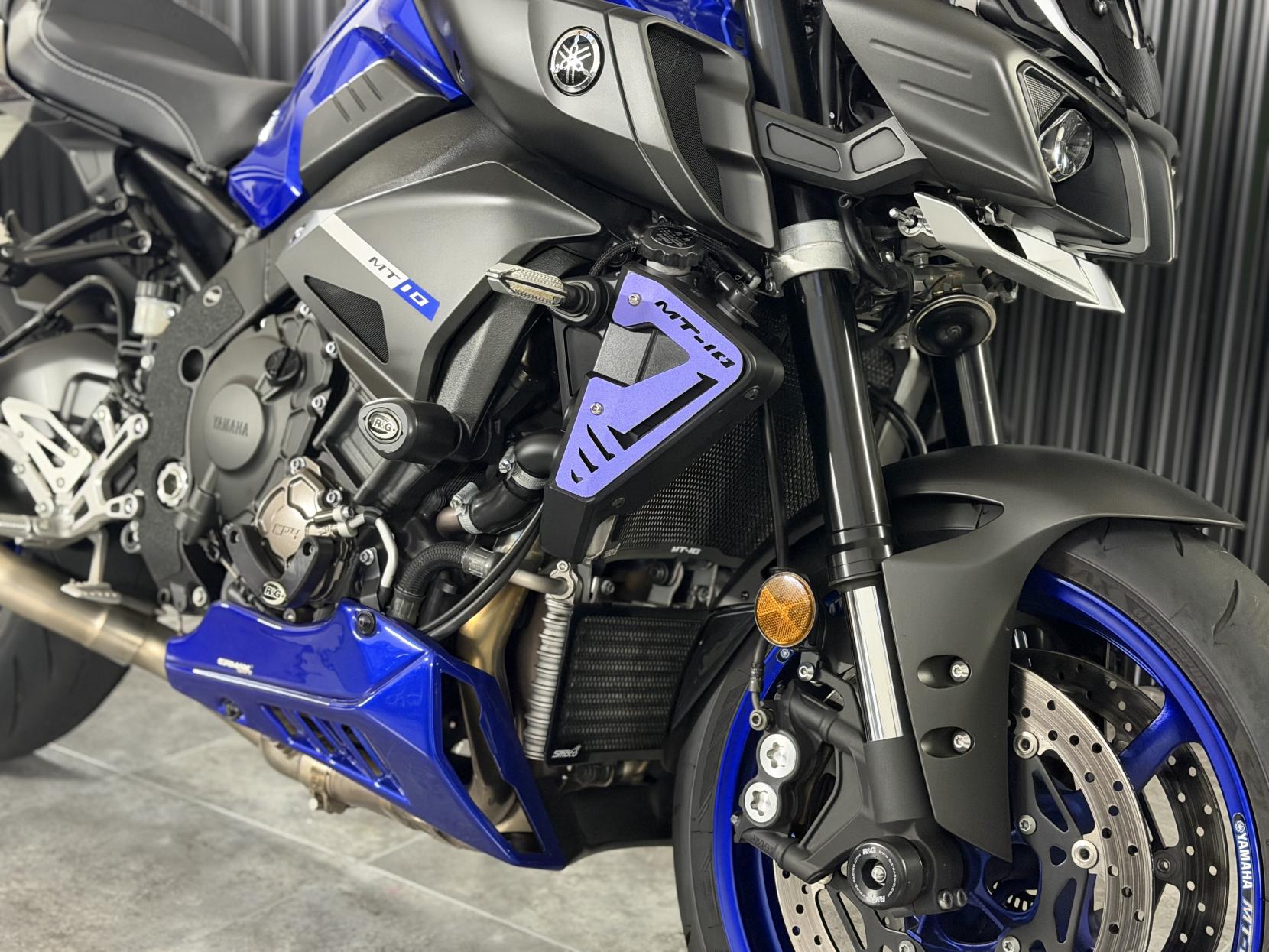 Yamaha MT-10 1000 Hyper-naked Petrol Manual Euro 4 (160 ps)