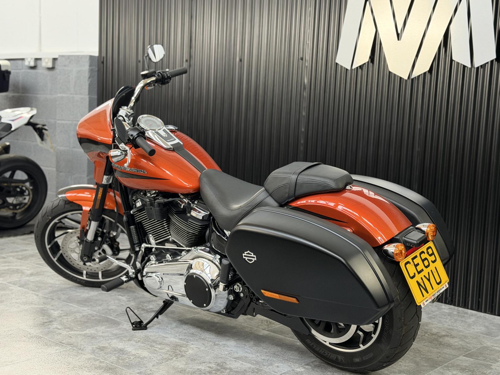 Harley-Davidson Softail 1745 FLSB Sport Glide Custom Cruiser Petrol Manual Euro 4 (84 ps)