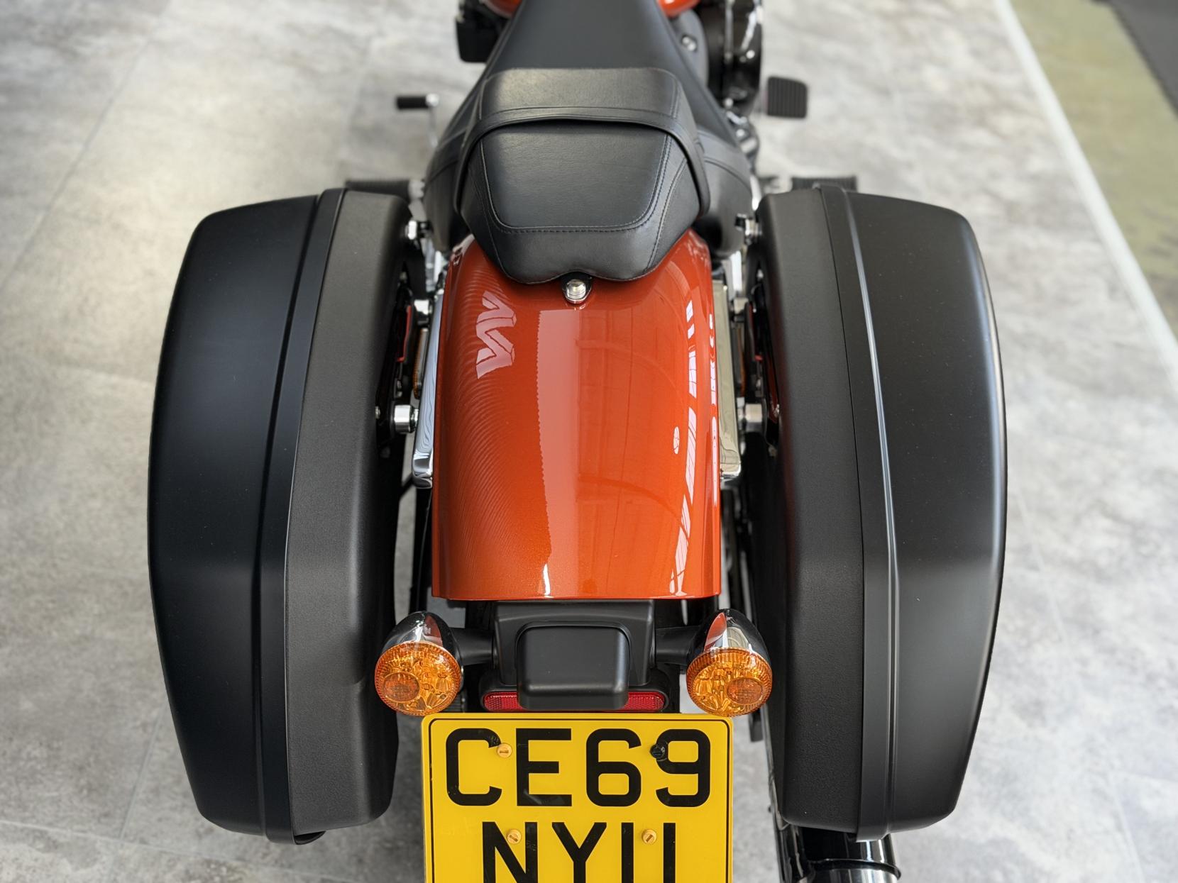 Harley-Davidson Softail 1745 FLSB Sport Glide Custom Cruiser Petrol Manual Euro 4 (84 ps)