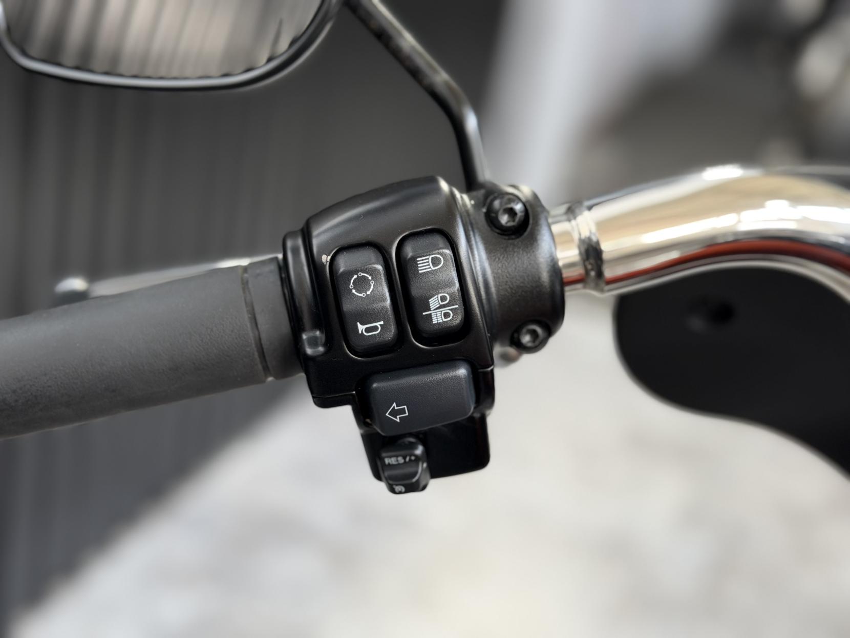 Harley-Davidson Softail 1745 FLSB Sport Glide Custom Cruiser Petrol Manual Euro 4 (84 ps)