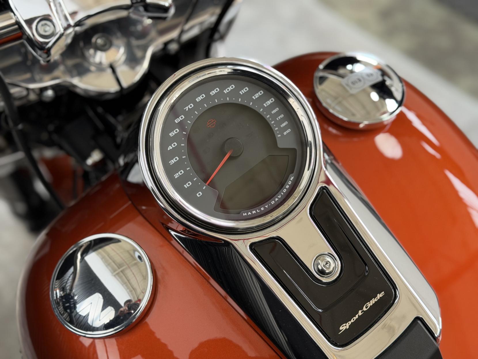 Harley-Davidson Softail 1745 FLSB Sport Glide Custom Cruiser Petrol Manual Euro 4 (84 ps)