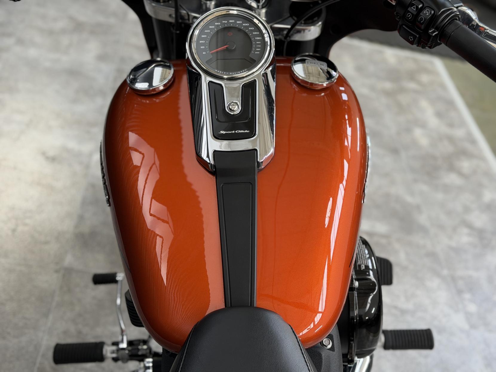 Harley-Davidson Softail 1745 FLSB Sport Glide Custom Cruiser Petrol Manual Euro 4 (84 ps)