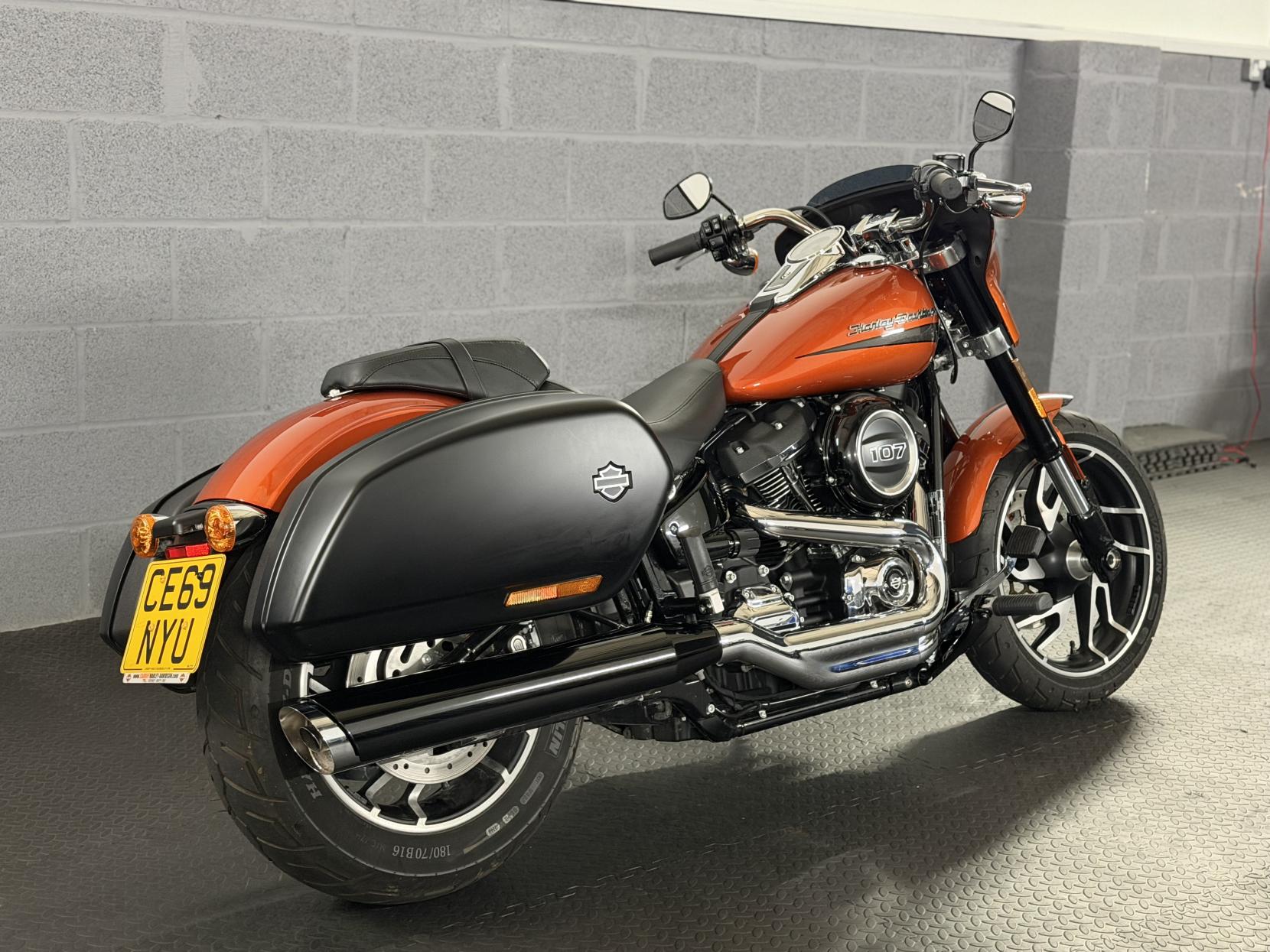 Harley-Davidson Softail 1745 FLSB Sport Glide Custom Cruiser Petrol Manual Euro 4 (84 ps)