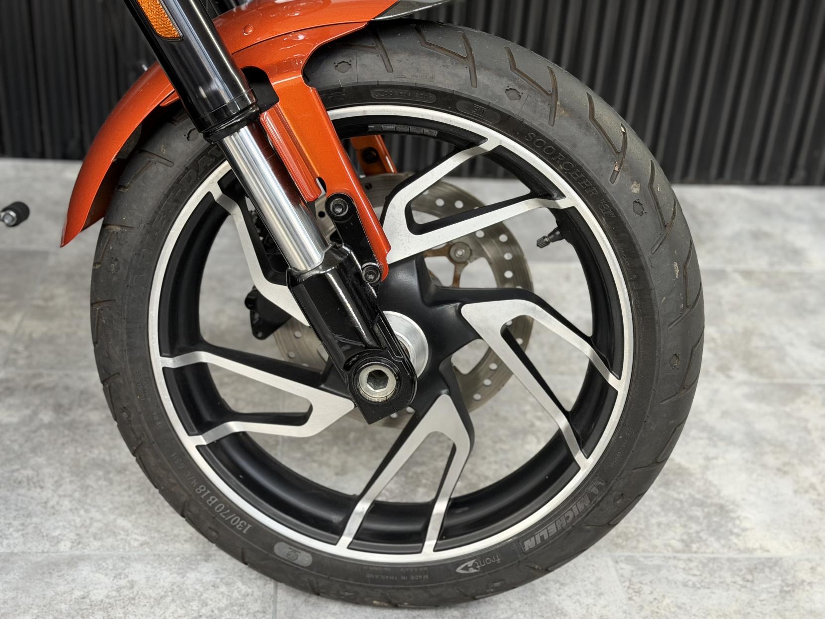 Harley-Davidson Softail 1745 FLSB Sport Glide Custom Cruiser Petrol Manual Euro 4 (84 ps)