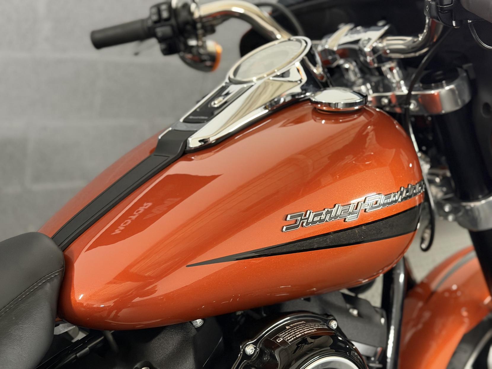 Harley-Davidson Softail 1745 FLSB Sport Glide Custom Cruiser Petrol Manual Euro 4 (84 ps)