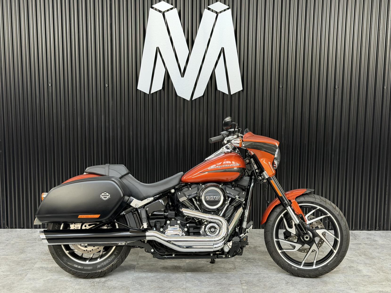 Harley-Davidson Softail 1745 FLSB Sport Glide Custom Cruiser Petrol Manual Euro 4 (84 ps)