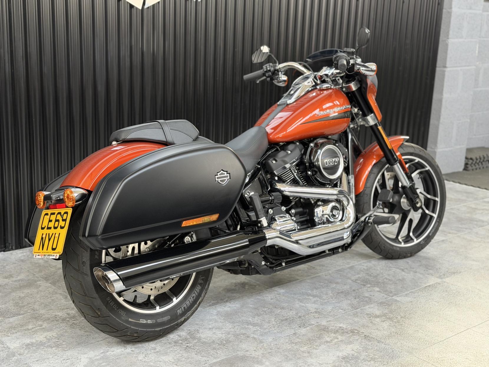 Harley-Davidson Softail 1745 FLSB Sport Glide Custom Cruiser Petrol Manual Euro 4 (84 ps)