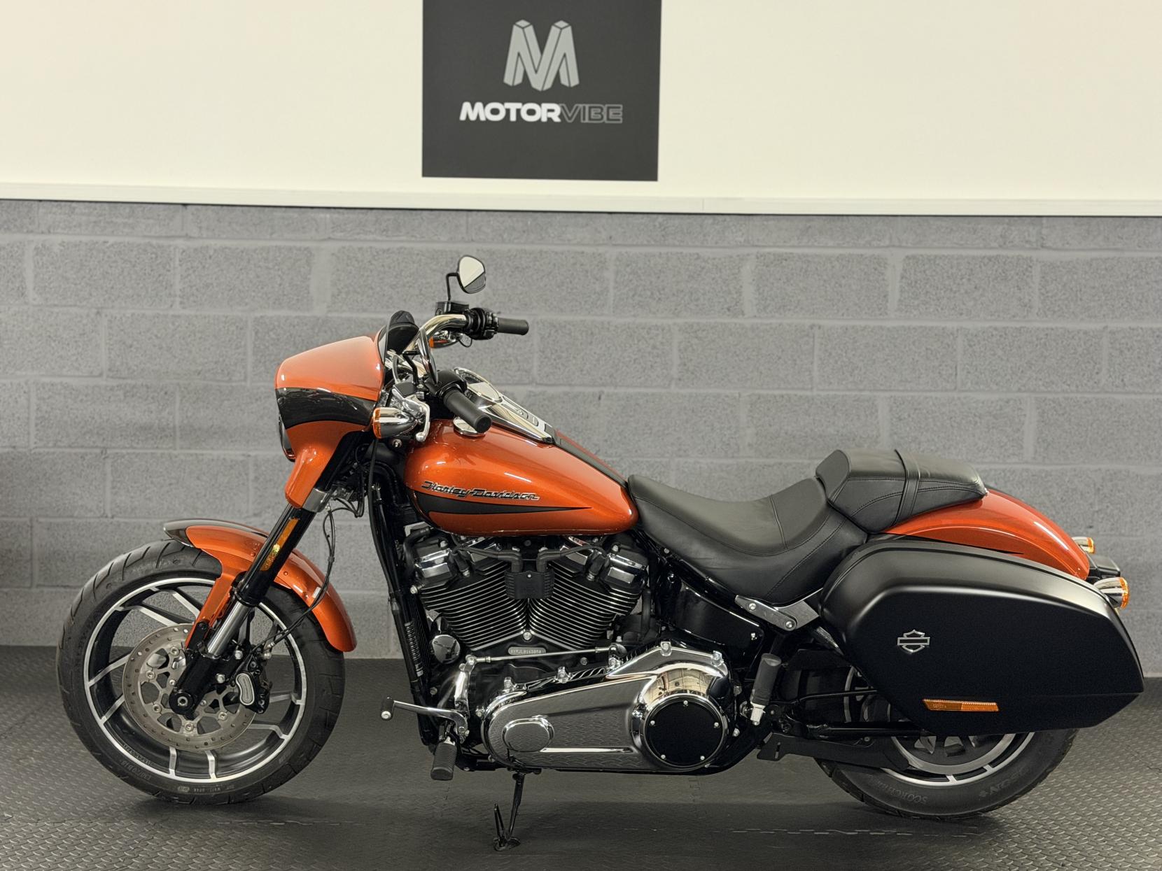 Harley-Davidson Softail 1745 FLSB Sport Glide Custom Cruiser Petrol Manual Euro 4 (84 ps)