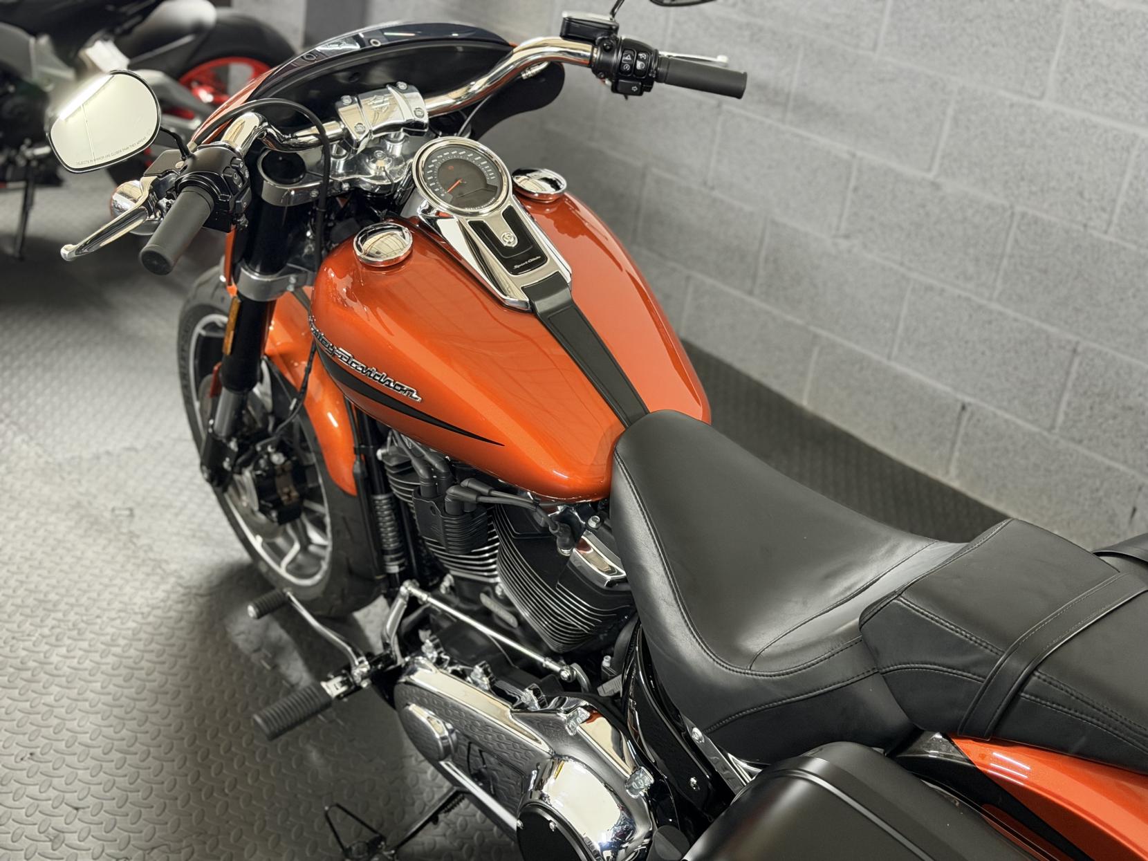 Harley-Davidson Softail 1745 FLSB Sport Glide Custom Cruiser Petrol Manual Euro 4 (84 ps)