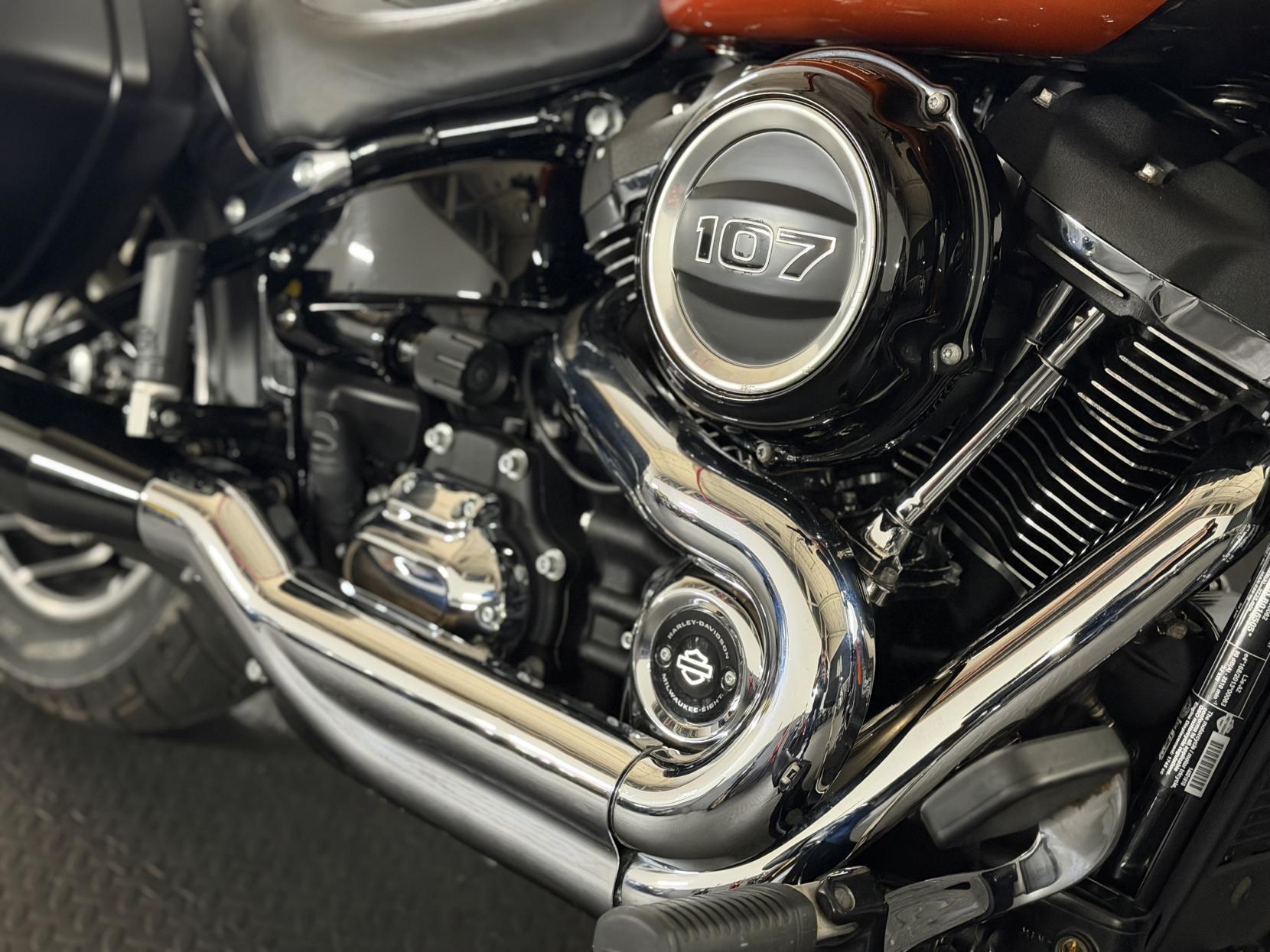 Harley-Davidson Softail 1745 FLSB Sport Glide Custom Cruiser Petrol Manual Euro 4 (84 ps)