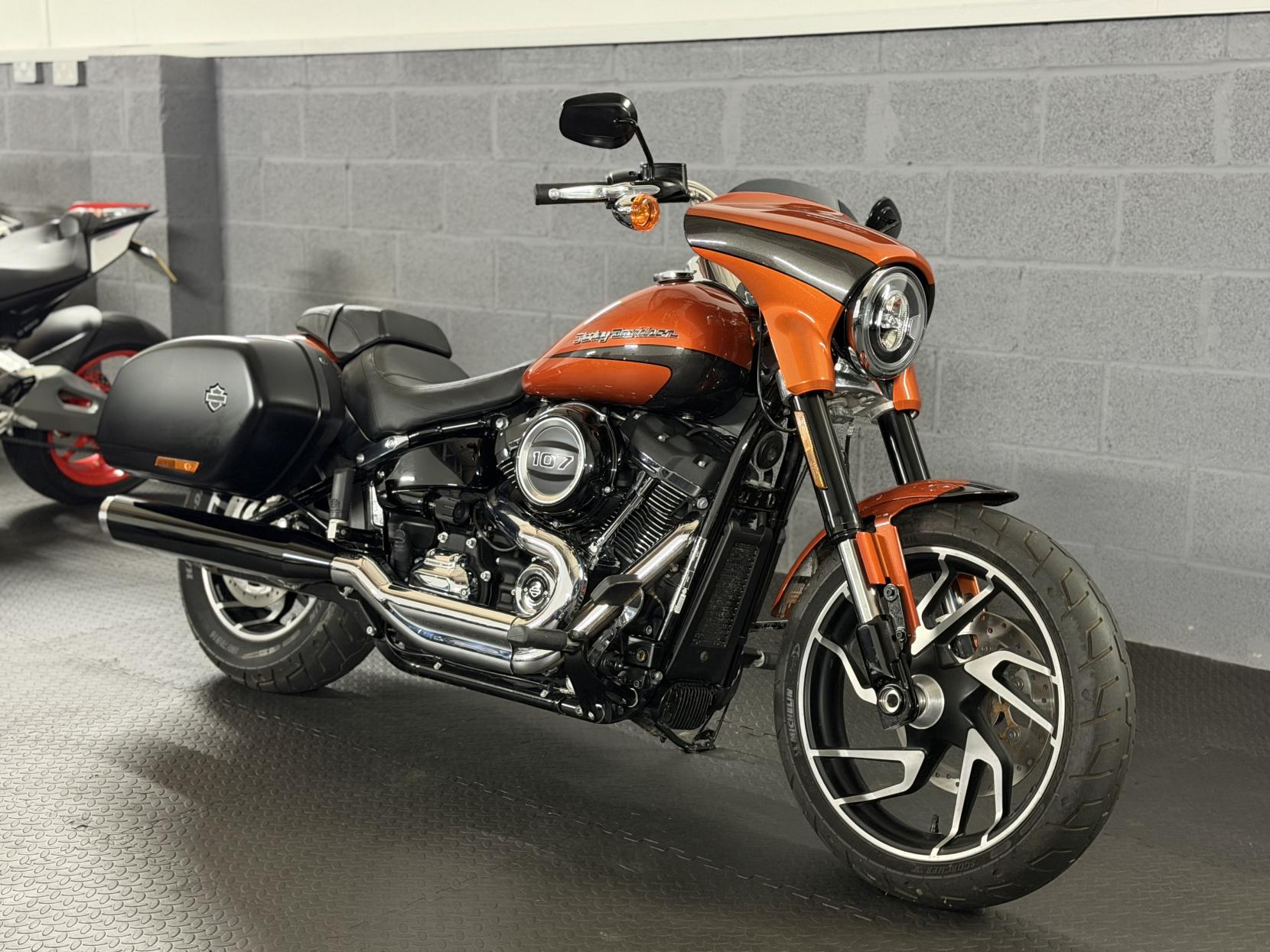 Harley-Davidson Softail 1745 FLSB Sport Glide Custom Cruiser Petrol Manual Euro 4 (84 ps)