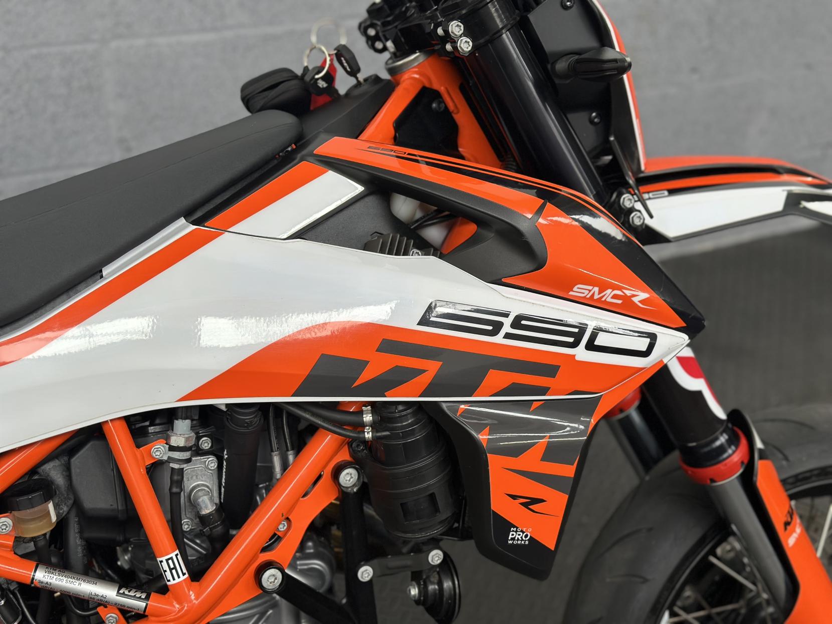 KTM 690 SMC R 690 Super Moto Petrol Manual X-Ring Euro 4 (75 ps)