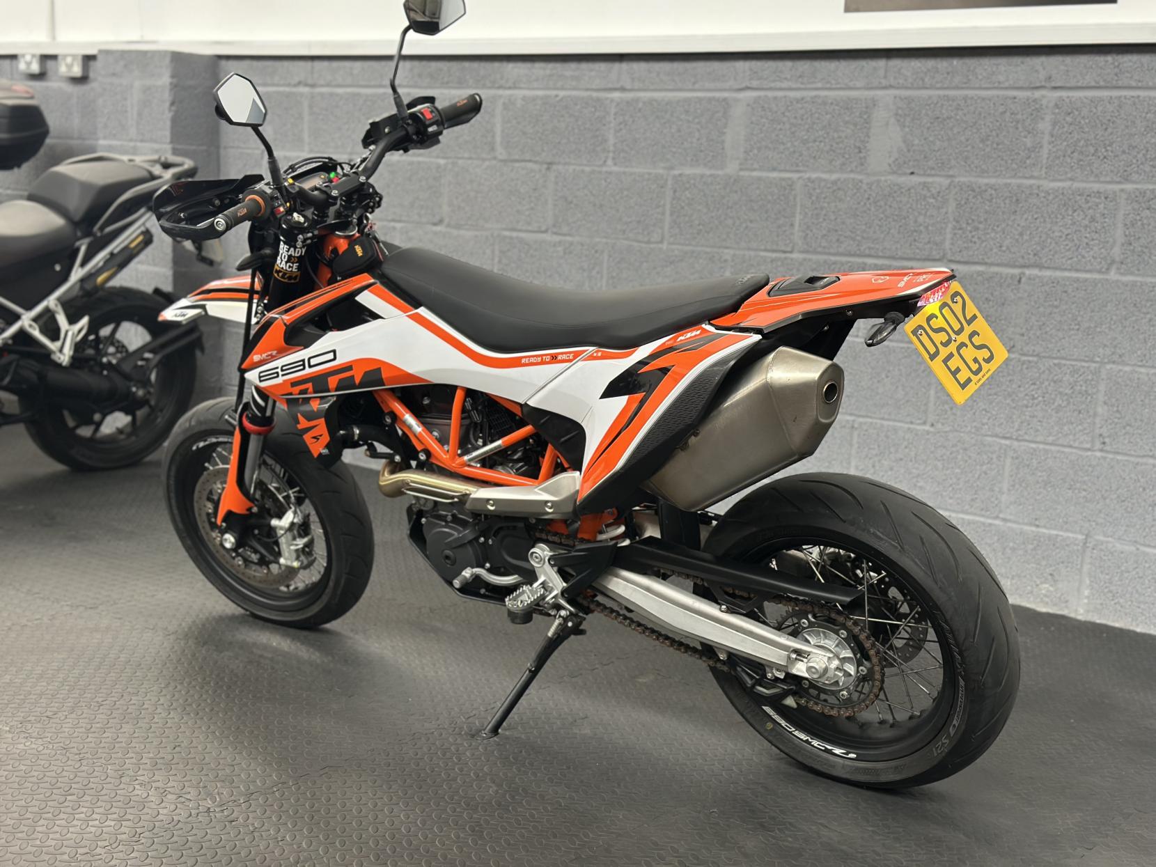 KTM 690 SMC R 690 Super Moto Petrol Manual X-Ring Euro 4 (75 ps)