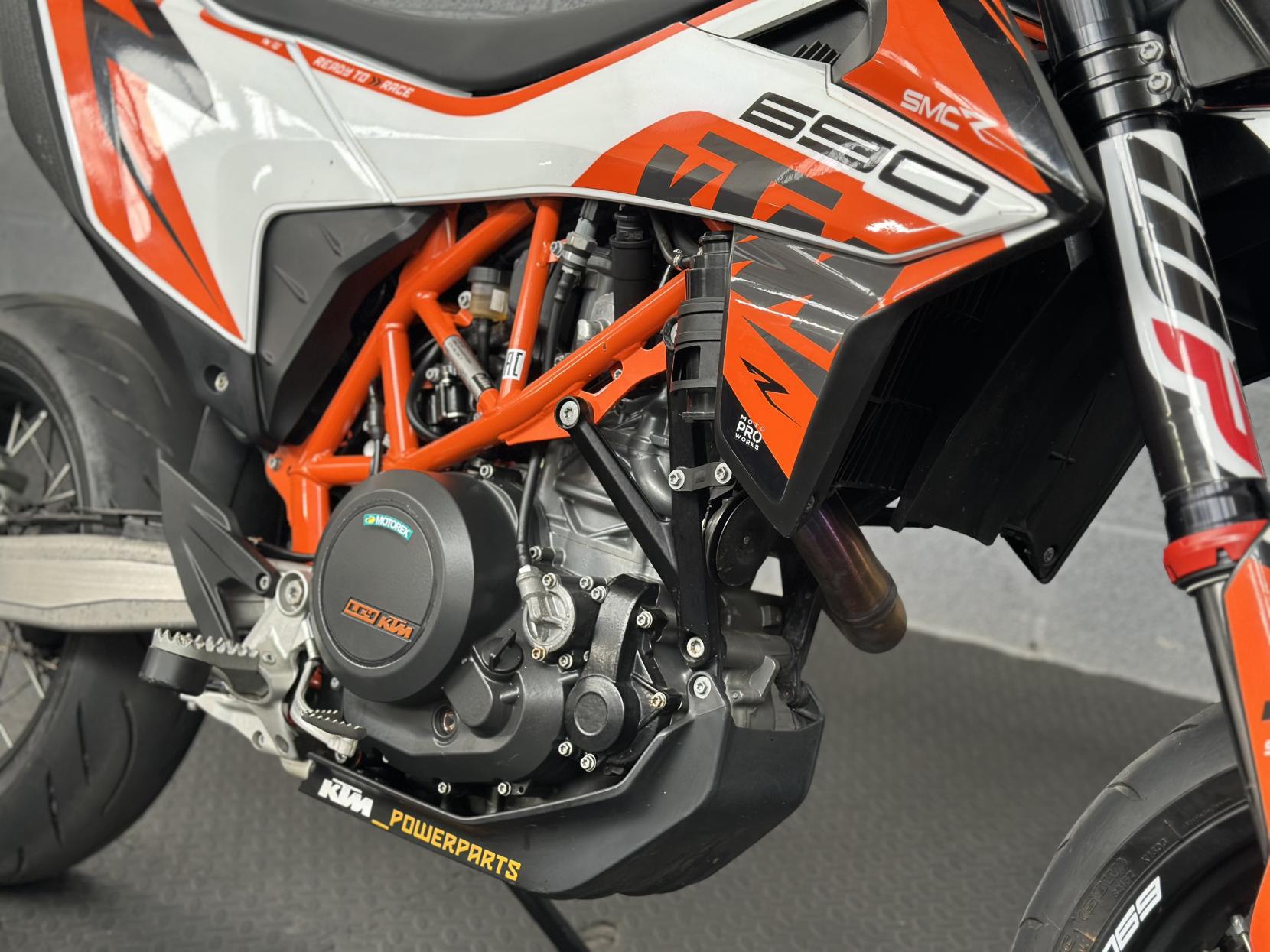 KTM 690 SMC R 690 Super Moto Petrol Manual X-Ring Euro 4 (75 ps)