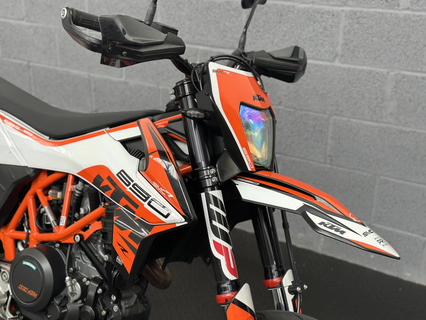 KTM 690 SMC R 690 Super Moto Petrol Manual X-Ring Euro 4 (75 ps)