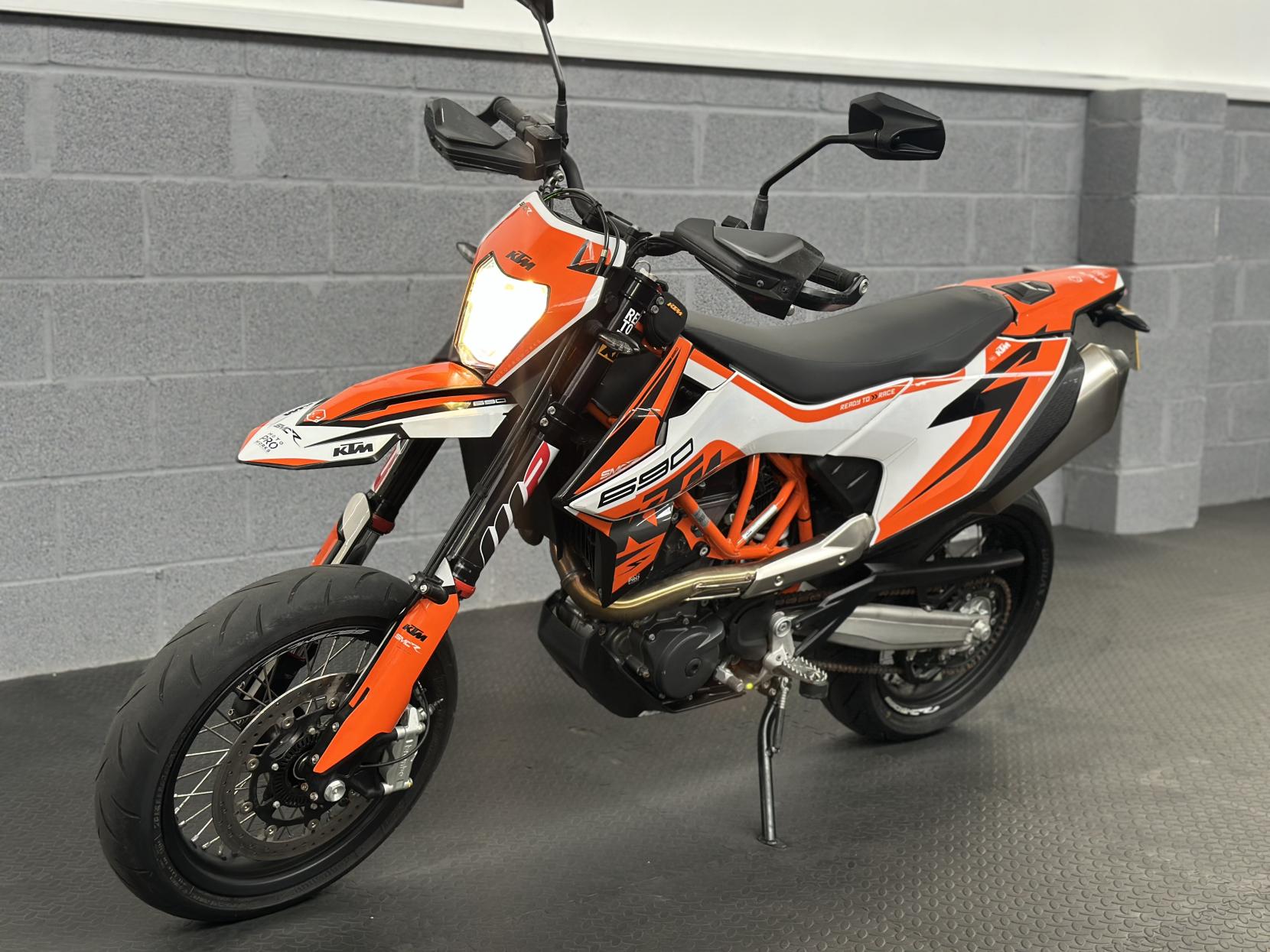 KTM 690 SMC R 690 Super Moto Petrol Manual X-Ring Euro 4 (75 ps)