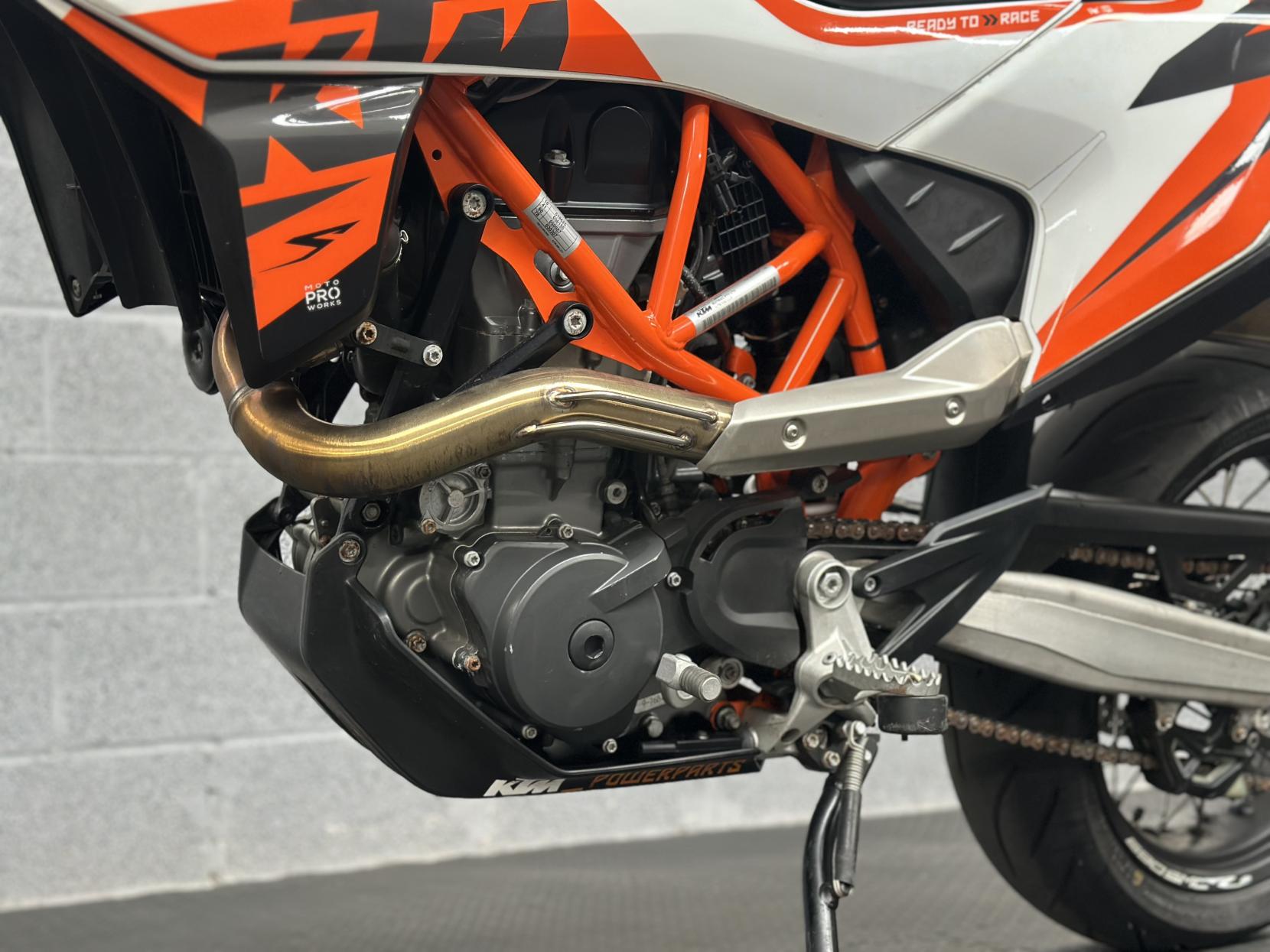 KTM 690 SMC R 690 Super Moto Petrol Manual X-Ring Euro 4 (75 ps)