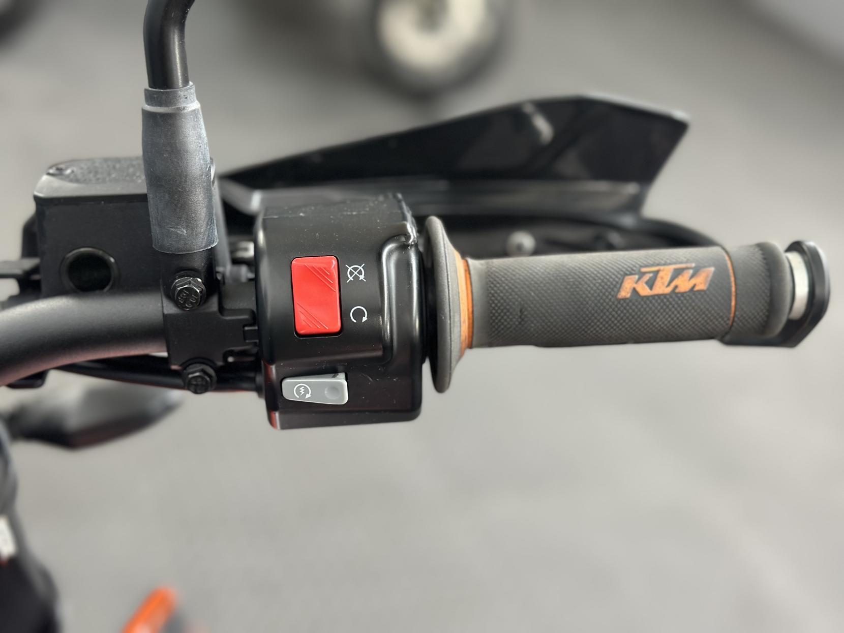 KTM 690 SMC R 690 Super Moto Petrol Manual X-Ring Euro 4 (75 ps)