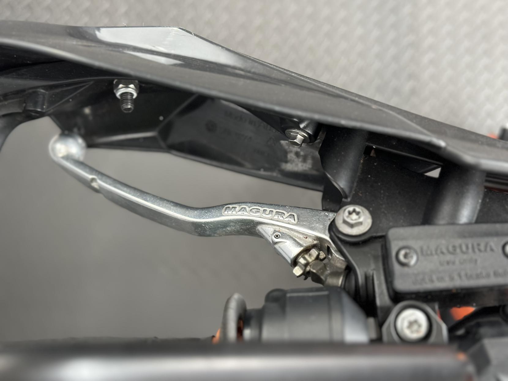 KTM 690 SMC R 690 Super Moto Petrol Manual X-Ring Euro 4 (75 ps)