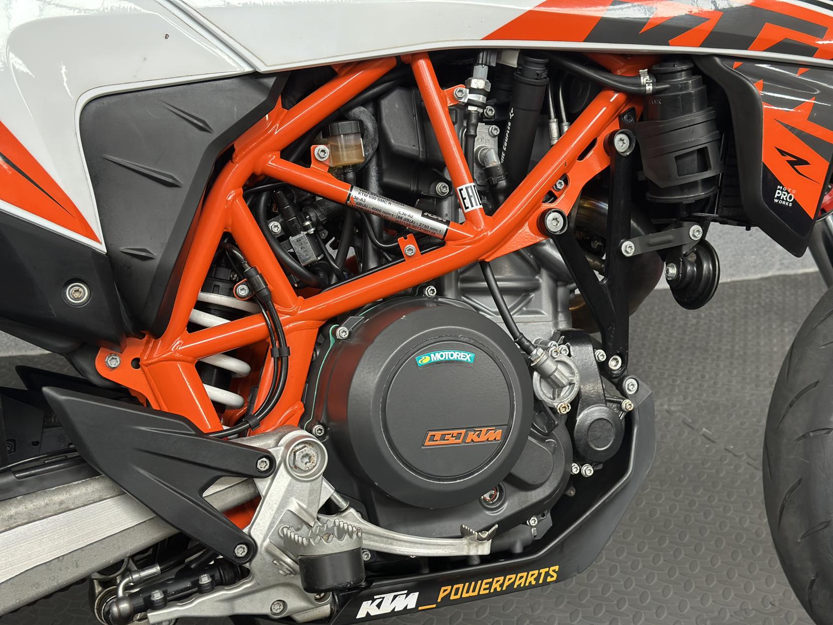 KTM 690 SMC R 690 Super Moto Petrol Manual X-Ring Euro 4 (75 ps)