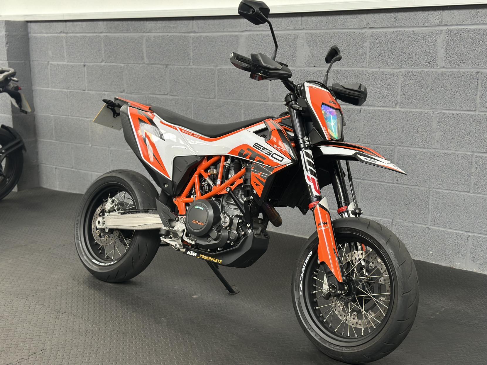KTM 690 SMC R 690 Super Moto Petrol Manual X-Ring Euro 4 (75 ps)