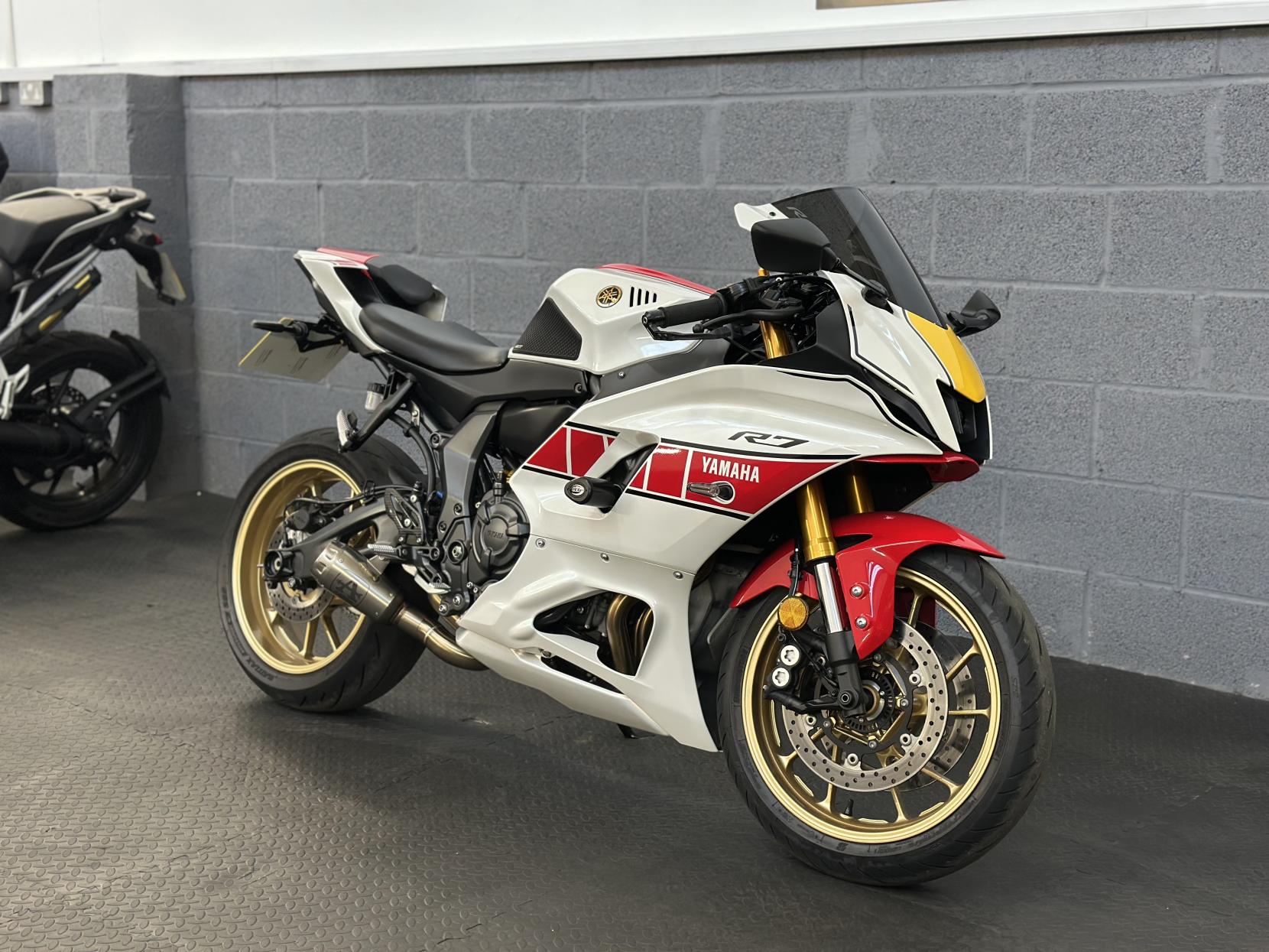 Yamaha R7 700 Super Sports Petrol Manual Euro 5 (73 ps)