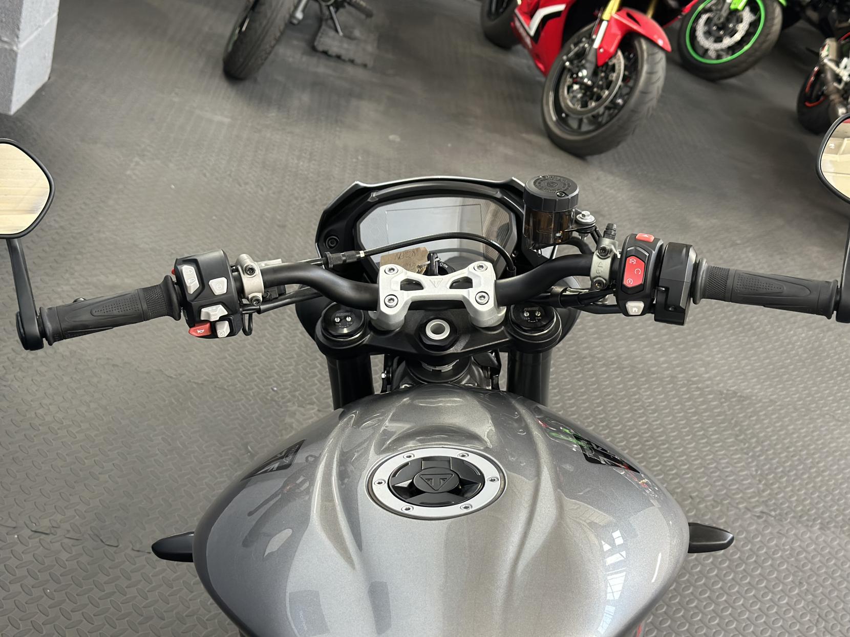 Triumph Street Triple 765 765 RS Naked Petrol Manual X-ring Euro 5 (124 ps)