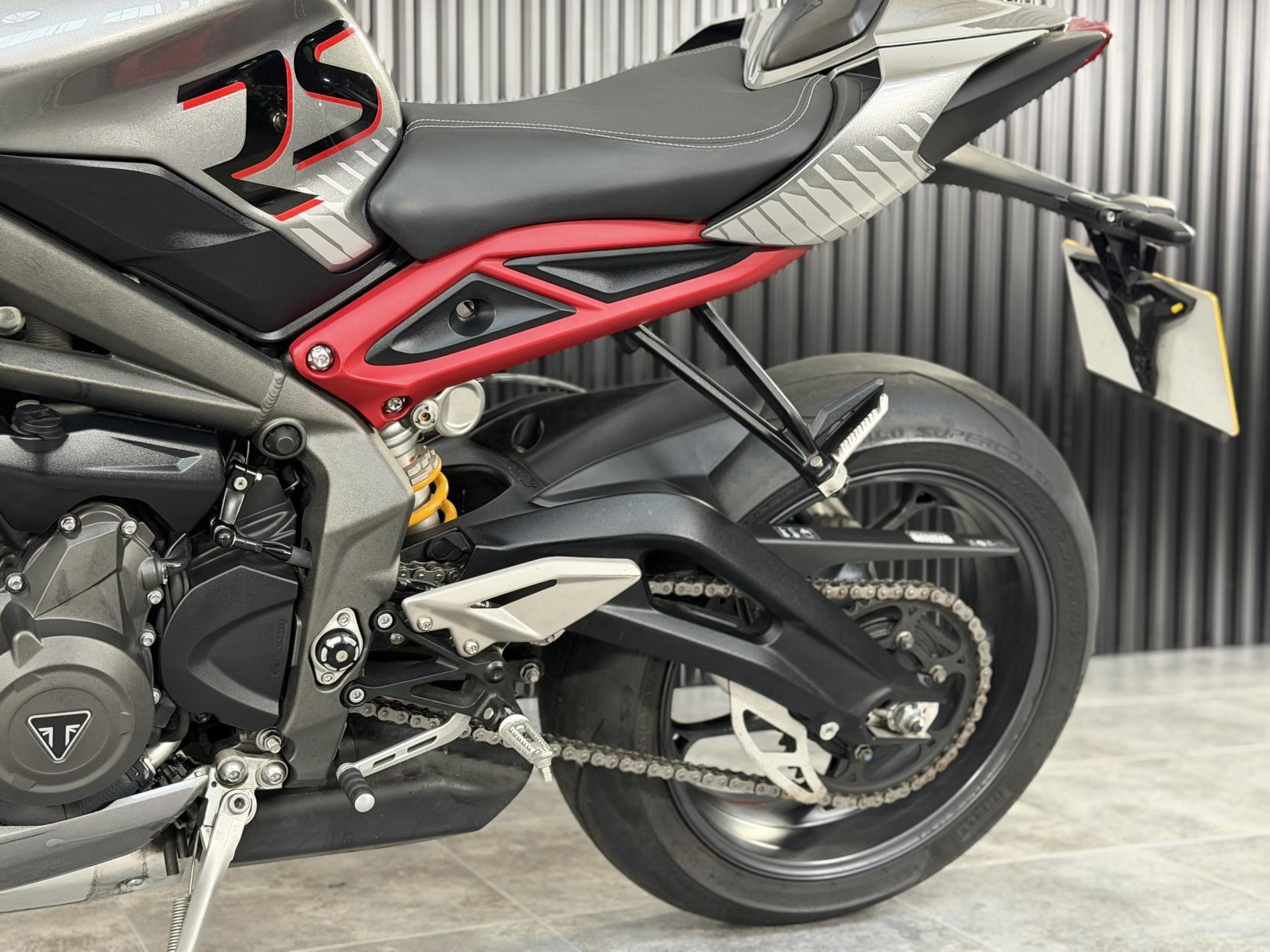 Triumph Street Triple 765 765 RS Naked Petrol Manual X-ring Euro 5 (124 ps)