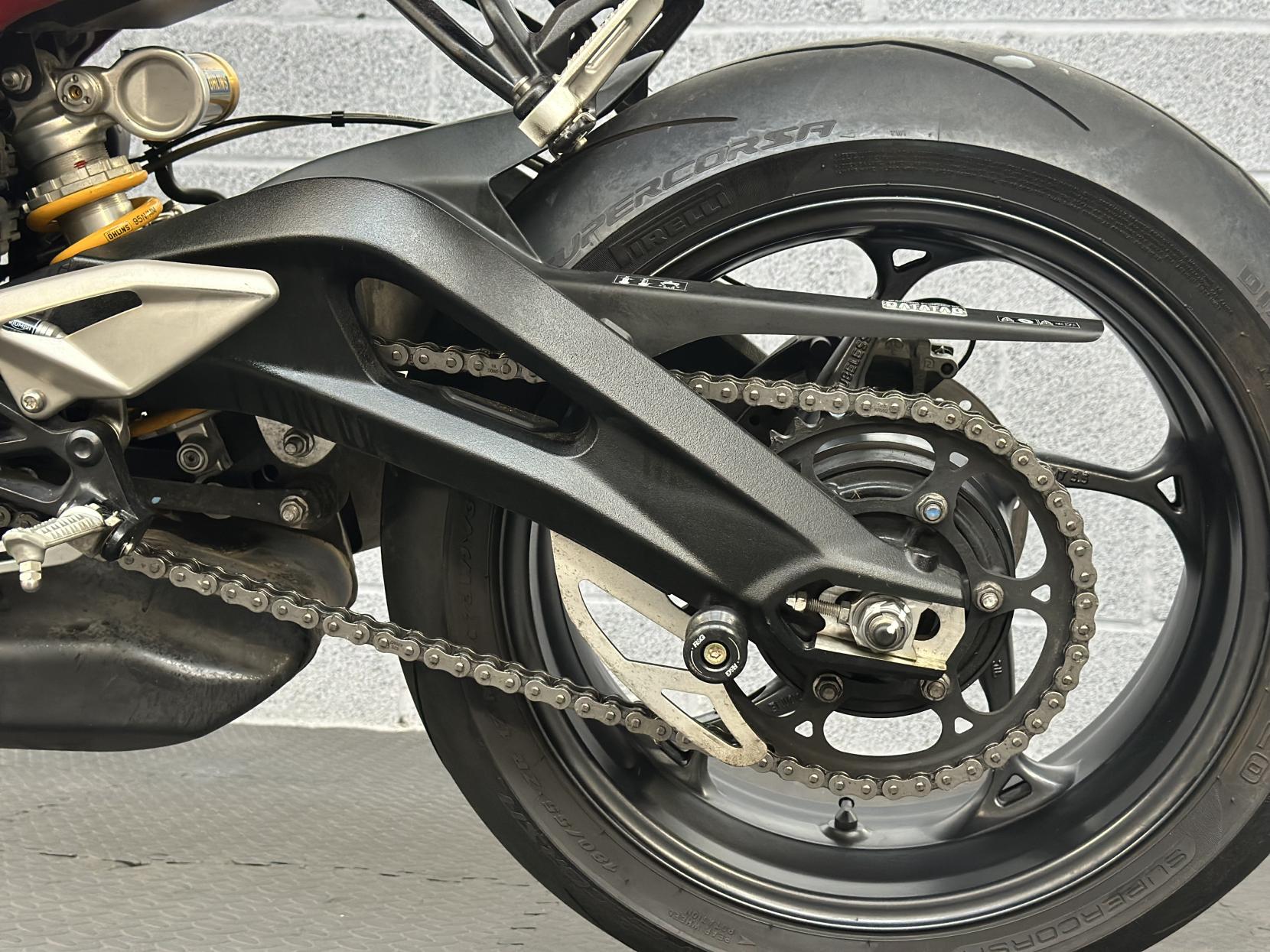 Triumph Street Triple 765 765 RS Naked Petrol Manual X-ring Euro 5 (124 ps)
