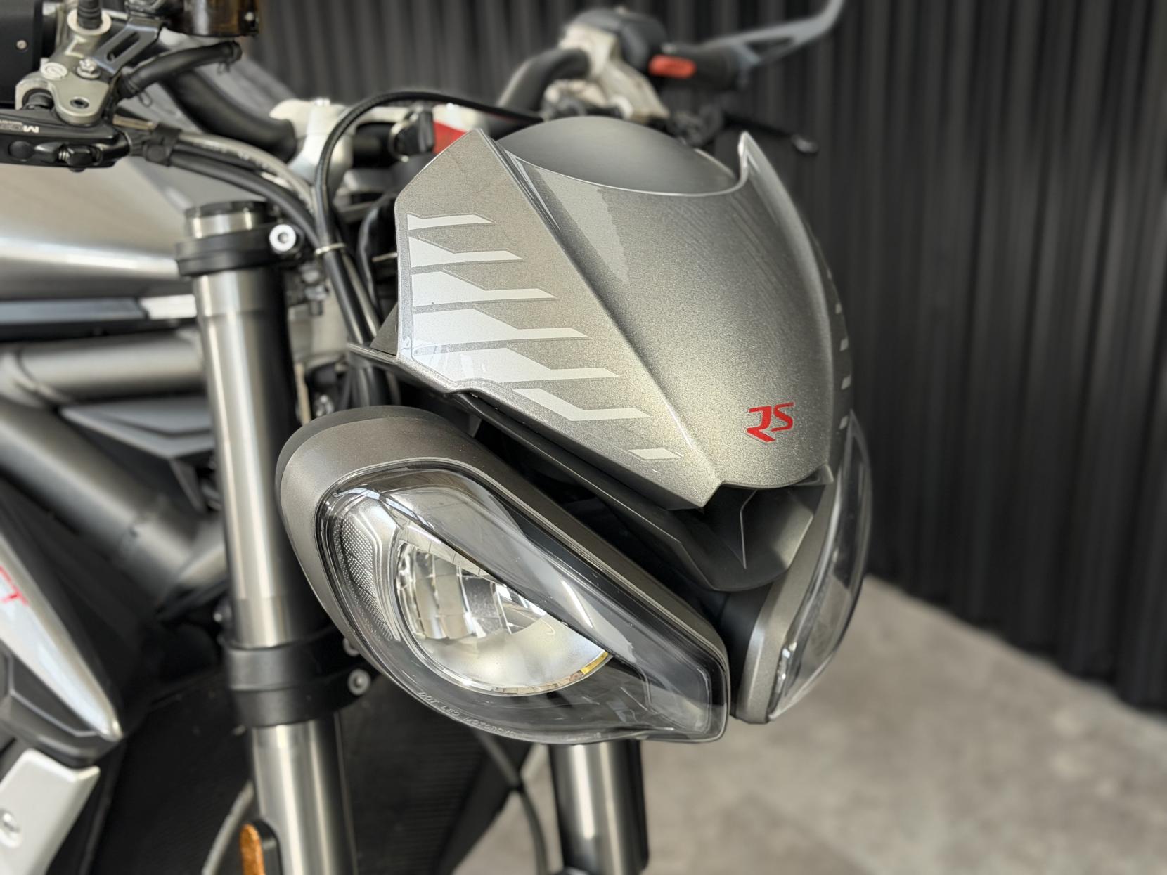 Triumph Street Triple 765 765 RS Naked Petrol Manual X-ring Euro 5 (124 ps)