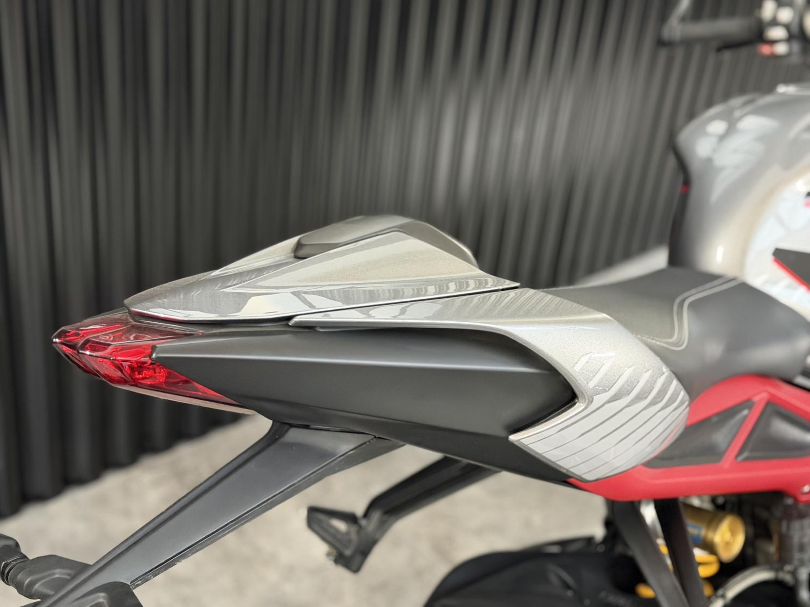 Triumph Street Triple 765 765 RS Naked Petrol Manual X-ring Euro 5 (124 ps)