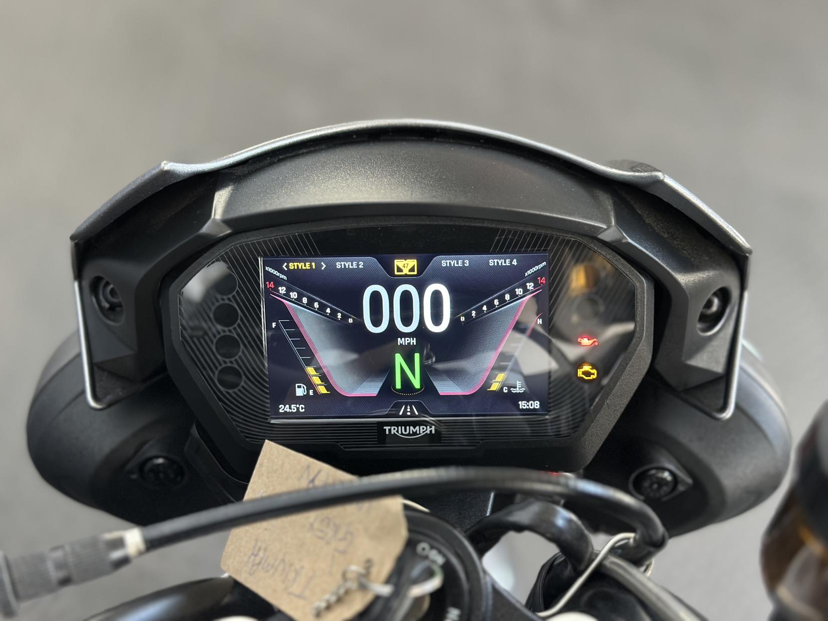 Triumph Street Triple 765 765 RS Naked Petrol Manual X-ring Euro 5 (124 ps)