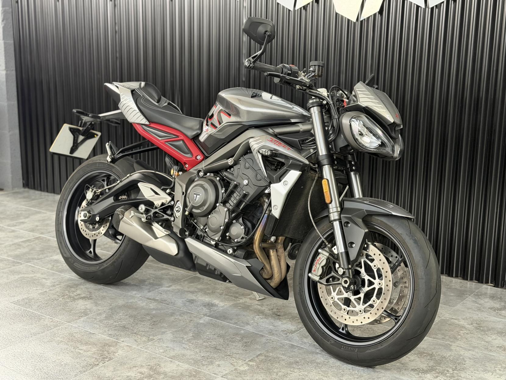 Triumph Street Triple 765 765 RS Naked Petrol Manual X-ring Euro 5 (124 ps)