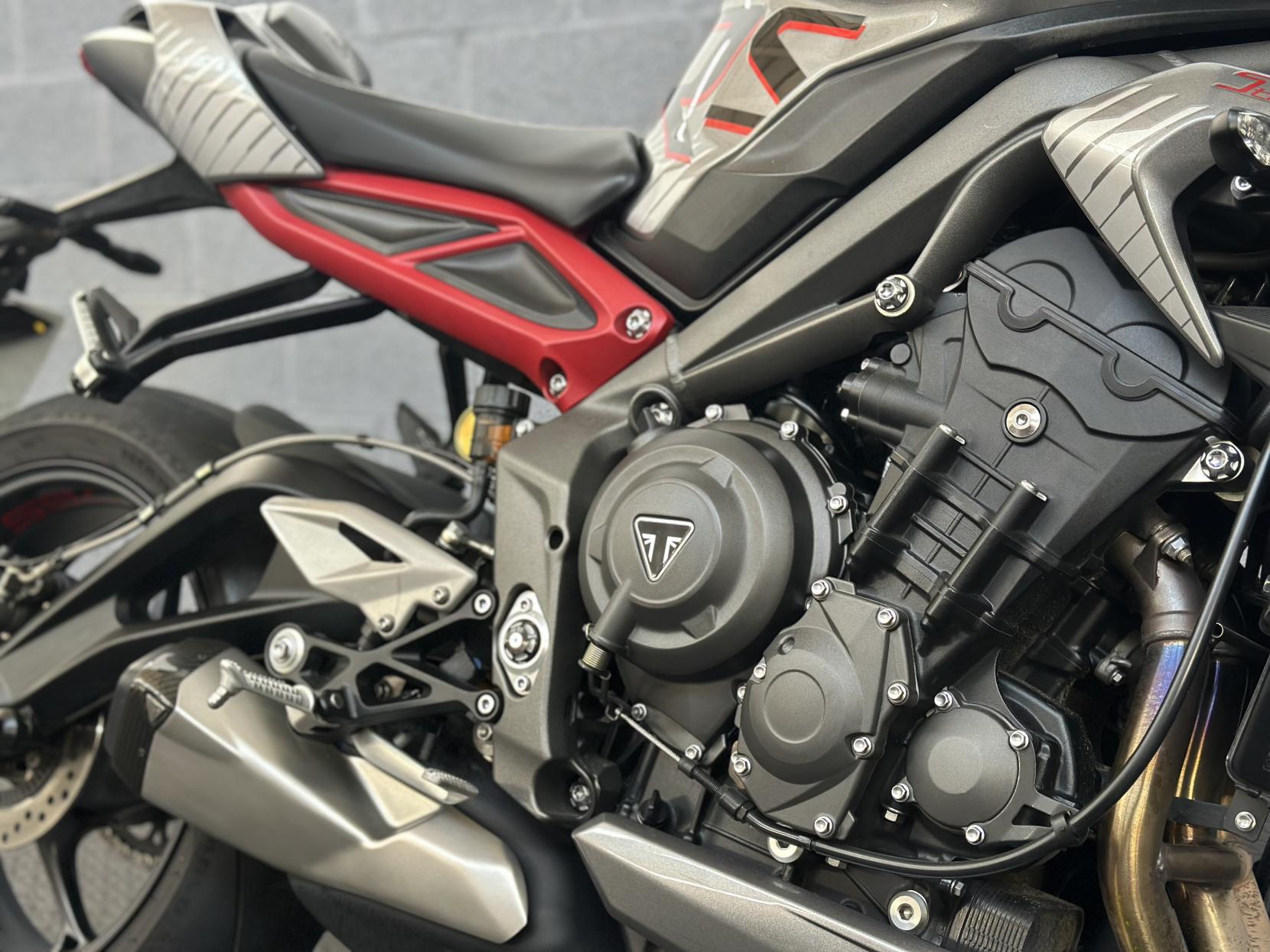 Triumph Street Triple 765 765 RS Naked Petrol Manual X-ring Euro 5 (124 ps)