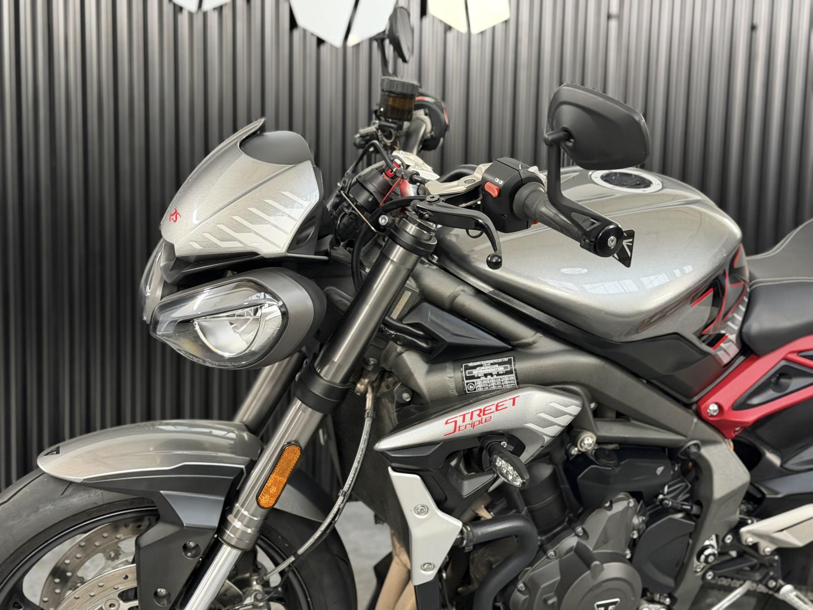 Triumph Street Triple 765 765 RS Naked Petrol Manual X-ring Euro 5 (124 ps)