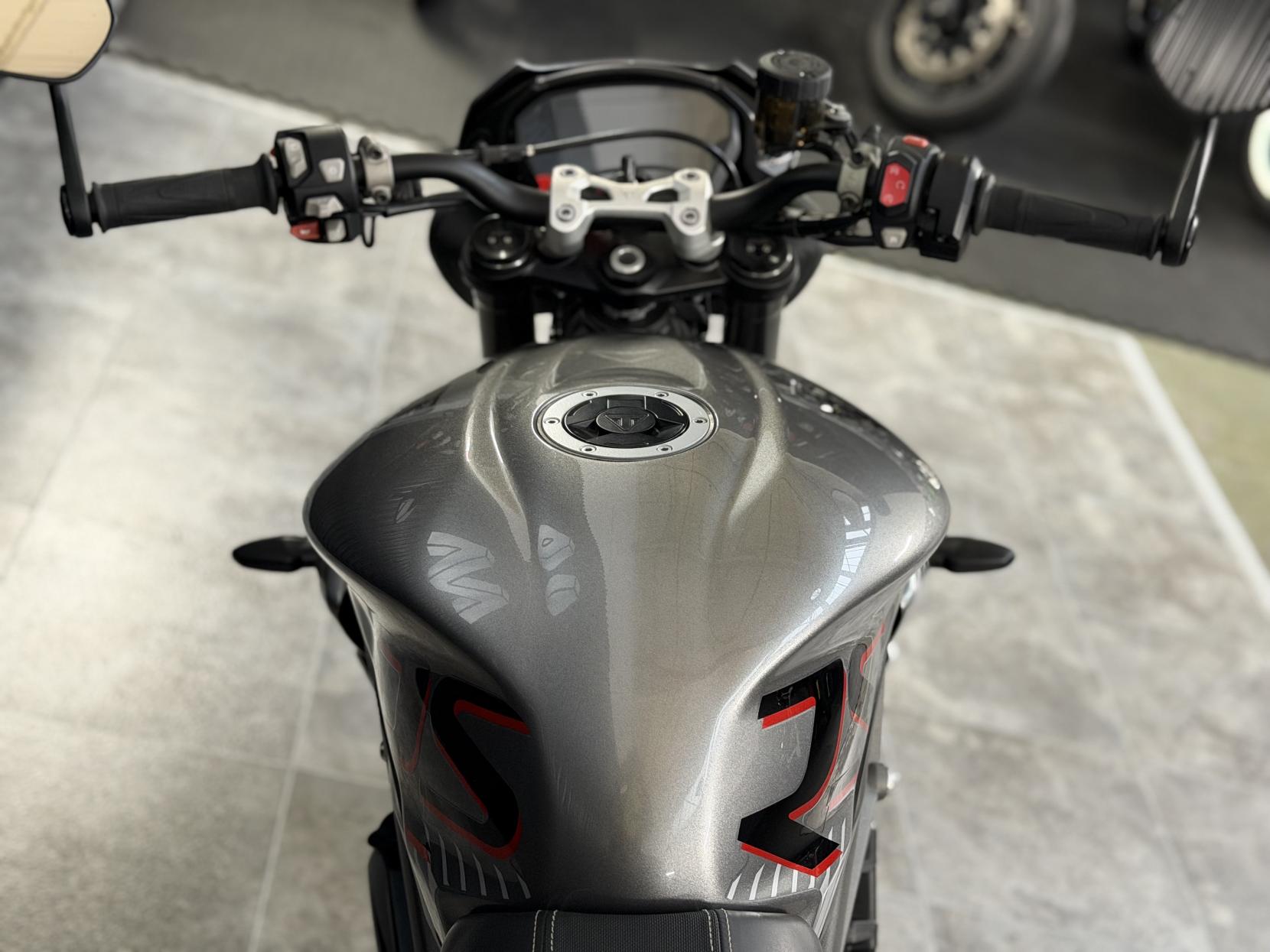 Triumph Street Triple 765 765 RS Naked Petrol Manual X-ring Euro 5 (124 ps)