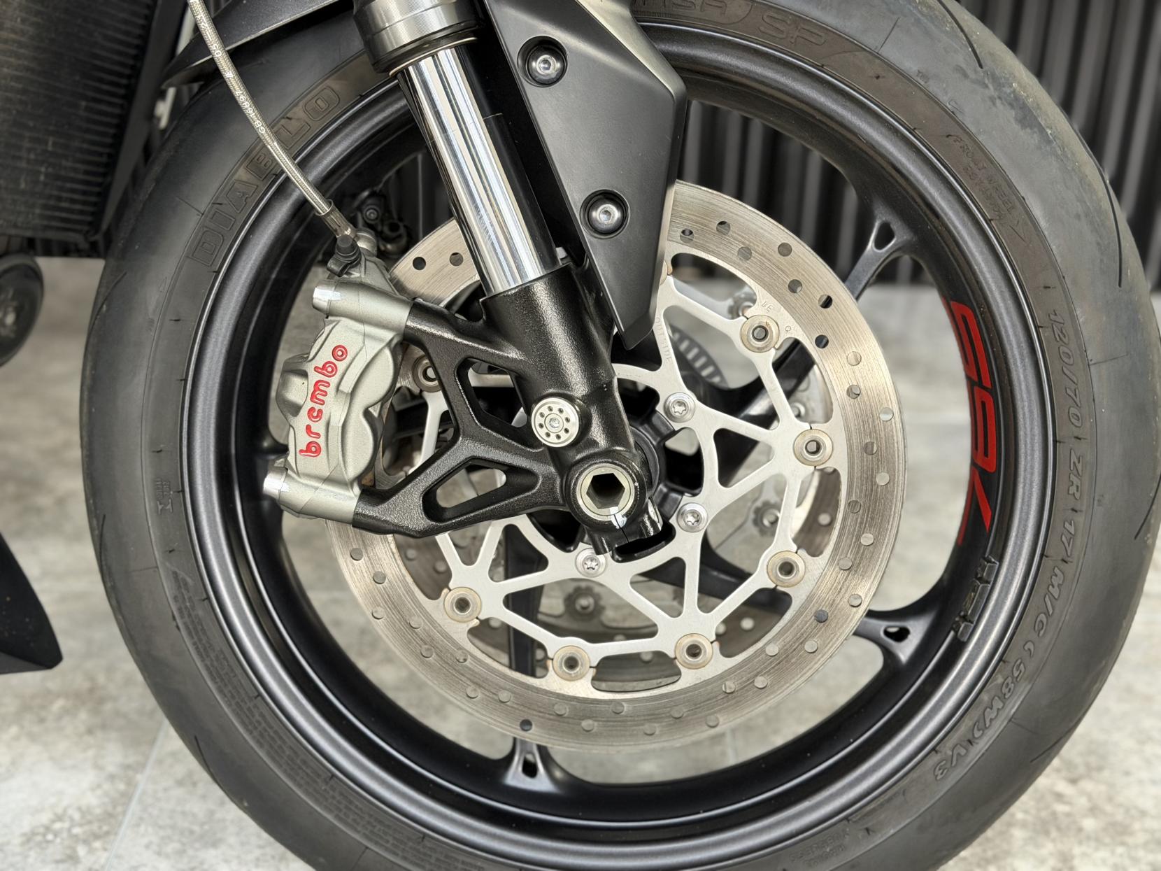 Triumph Street Triple 765 765 RS Naked Petrol Manual X-ring Euro 5 (124 ps)