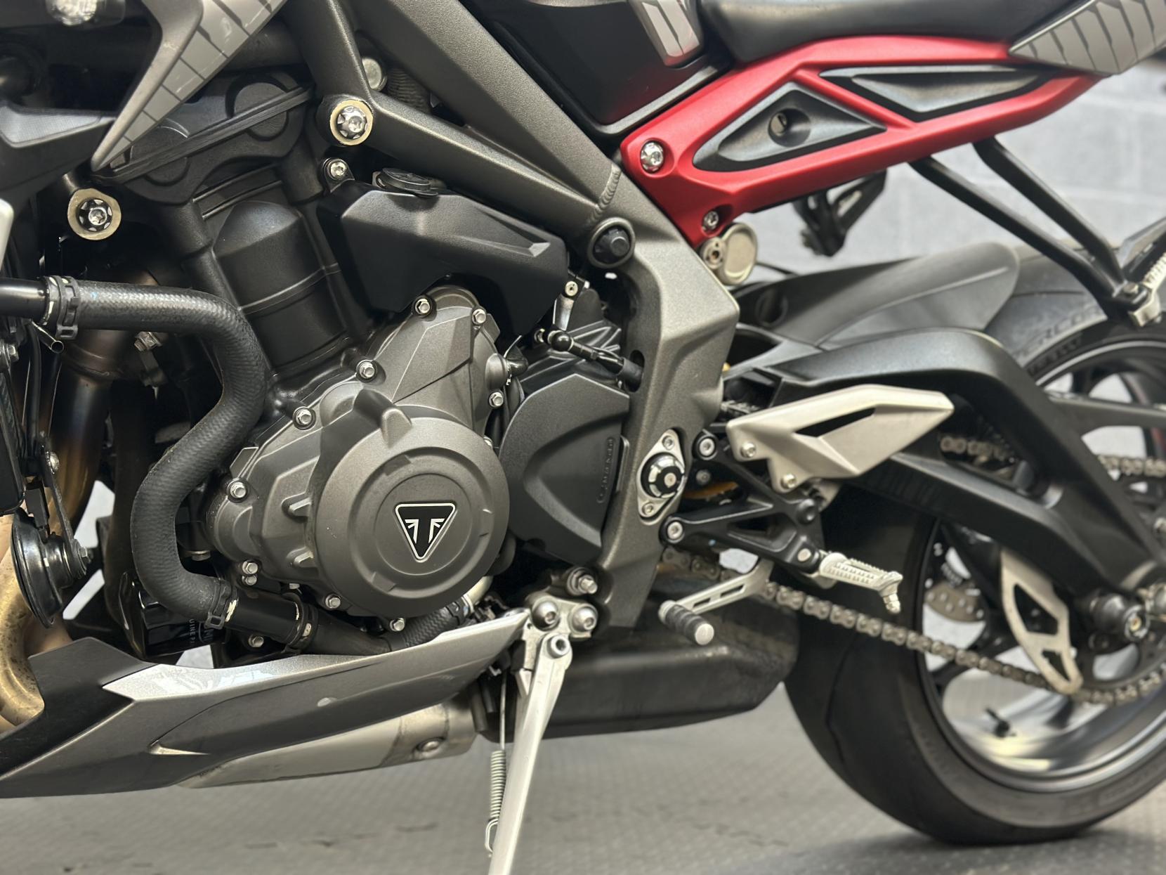 Triumph Street Triple 765 765 RS Naked Petrol Manual X-ring Euro 5 (124 ps)