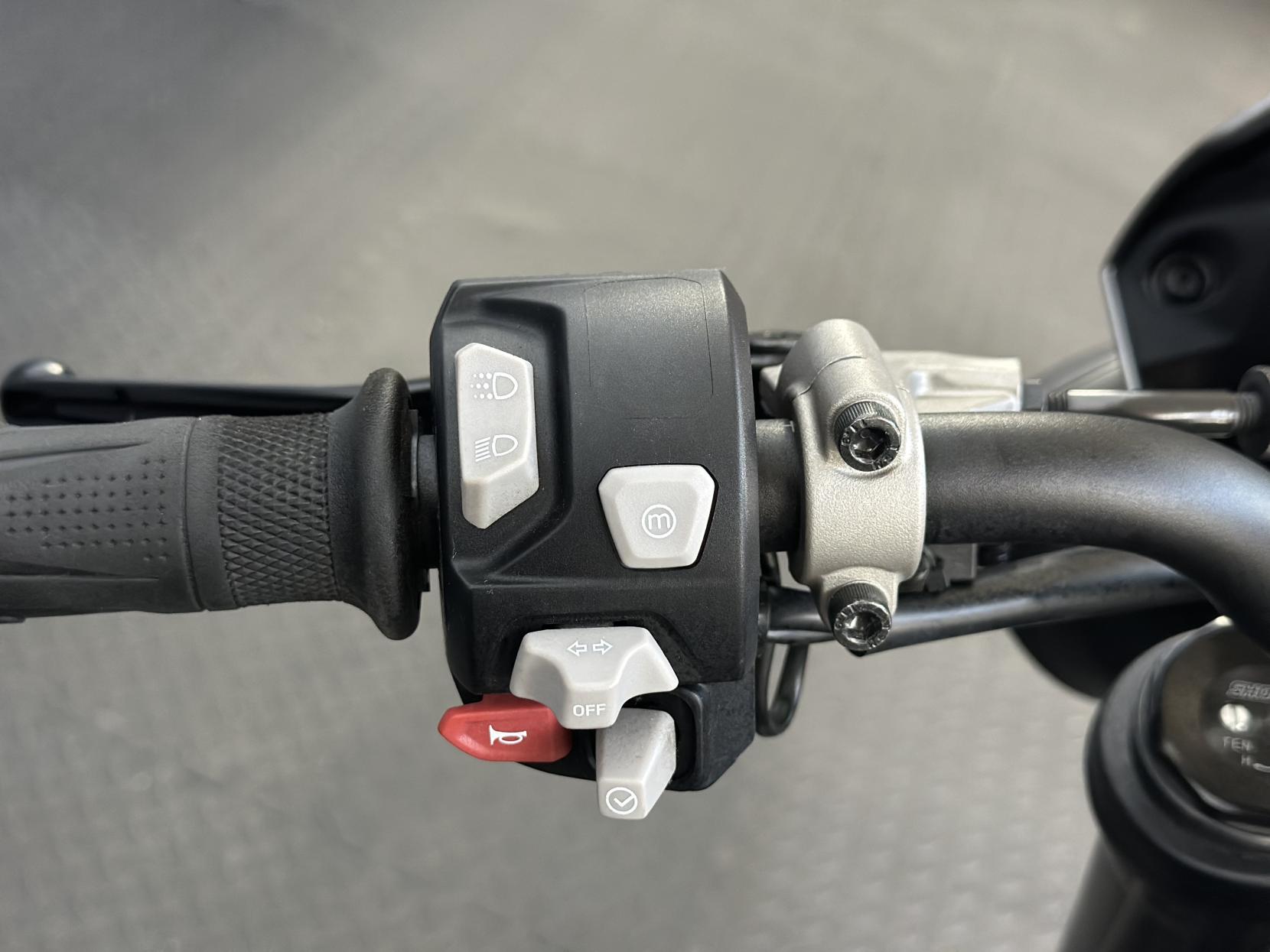 Triumph Street Triple 765 765 RS Naked Petrol Manual X-ring Euro 5 (124 ps)