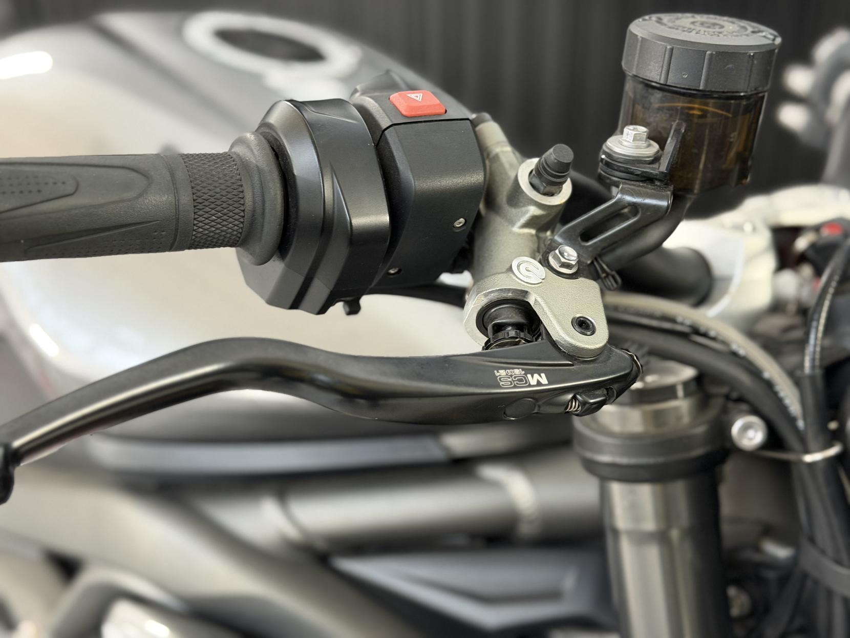 Triumph Street Triple 765 765 RS Naked Petrol Manual X-ring Euro 5 (124 ps)