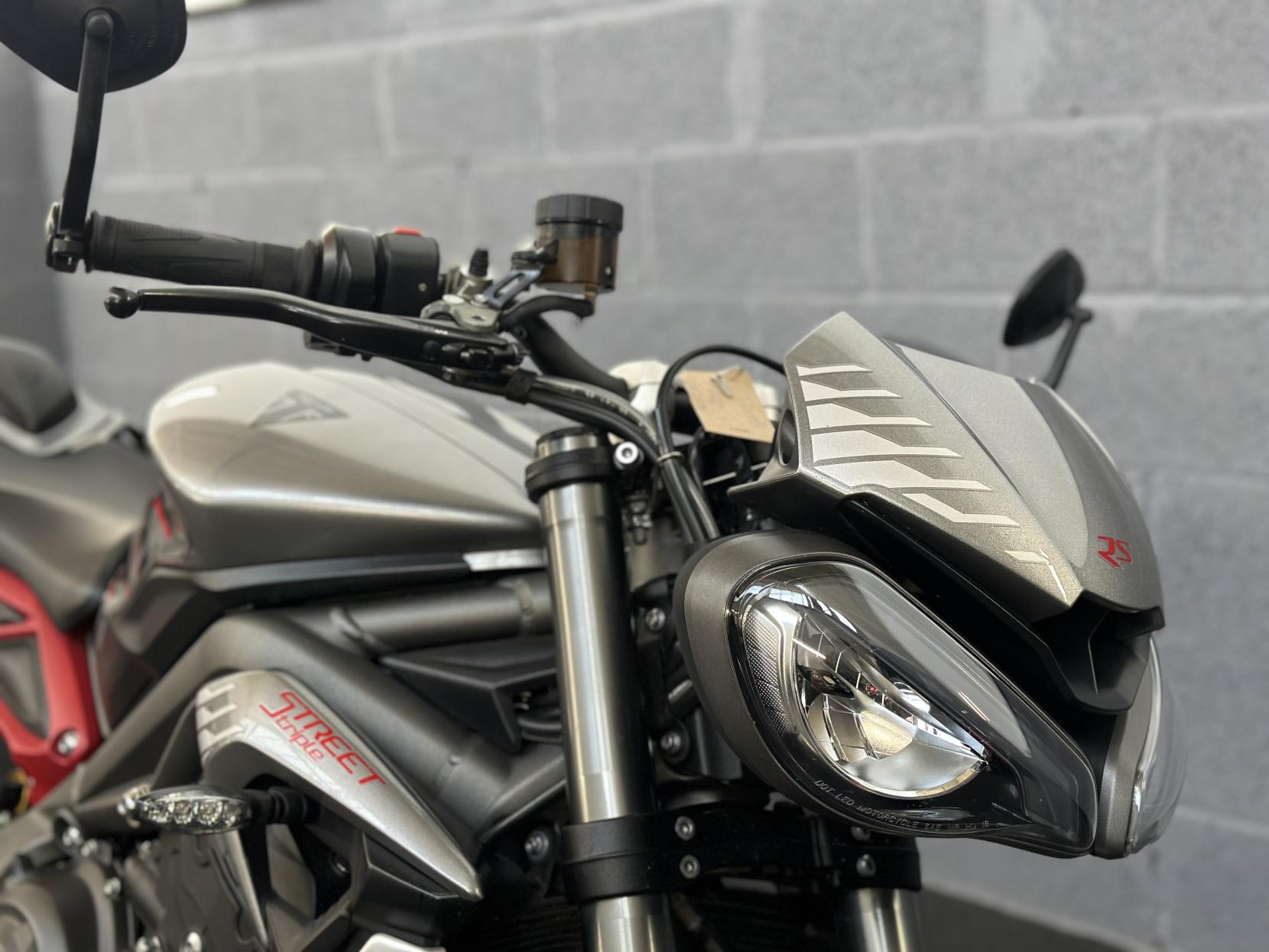 Triumph Street Triple 765 765 RS Naked Petrol Manual X-ring Euro 5 (124 ps)