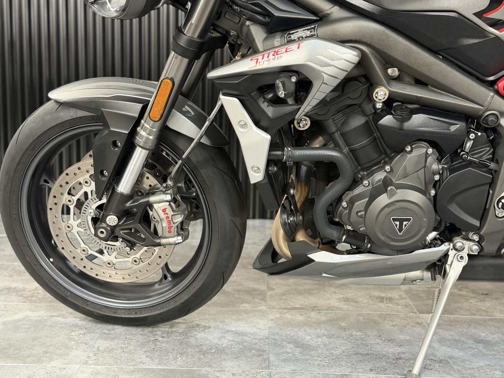 Triumph Street Triple 765 765 RS Naked Petrol Manual X-ring Euro 5 (124 ps)