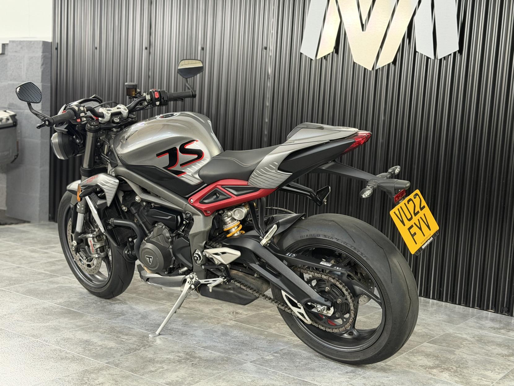 Triumph Street Triple 765 765 RS Naked Petrol Manual X-ring Euro 5 (124 ps)